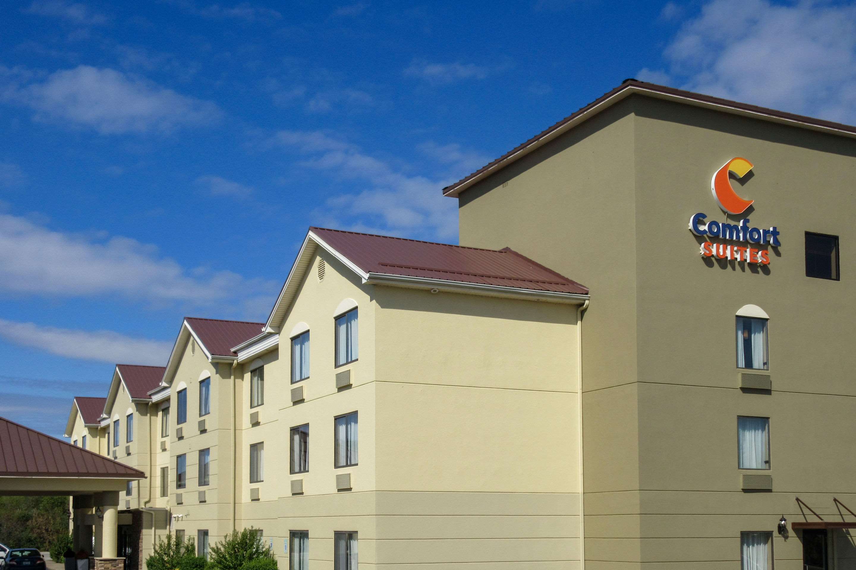 Hotel exterior | Comfort Suites
