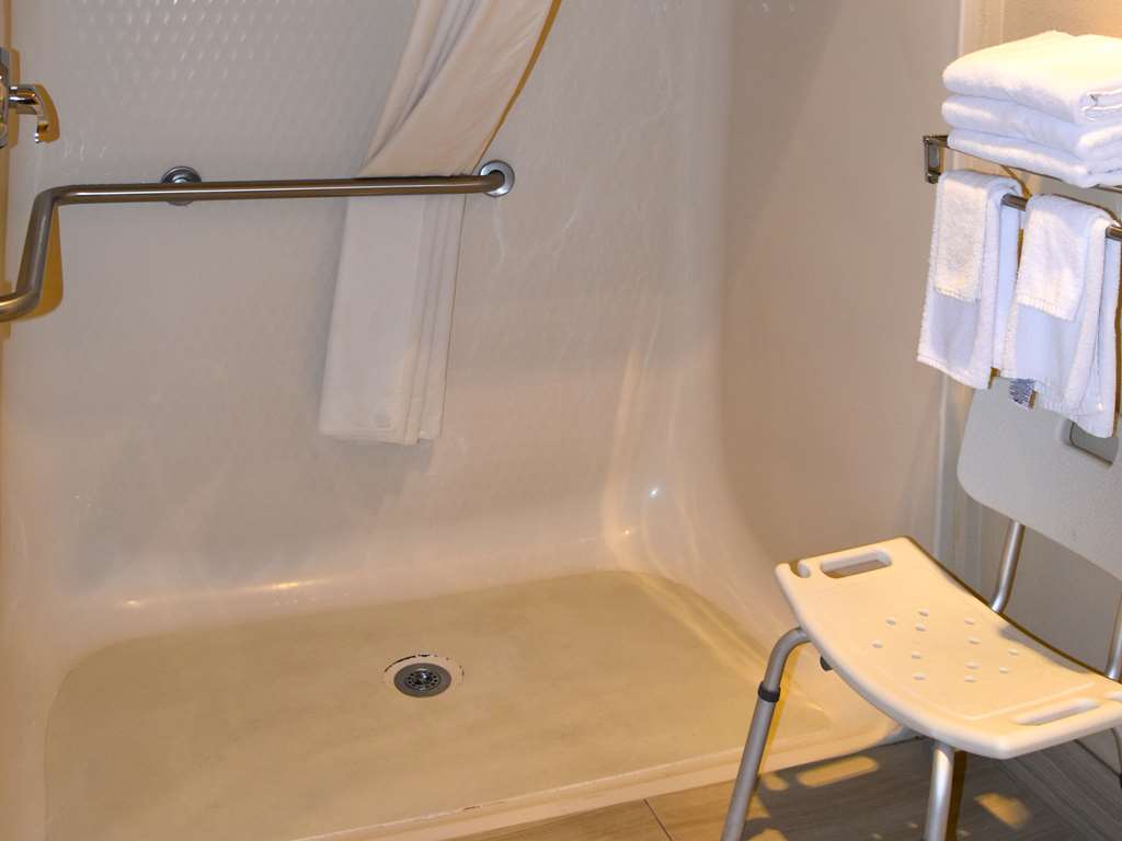 QUALITY INN AND SUITES BROOKS LOUIS-guestroom-Guest Room,Bathroom,On-Site.jpg