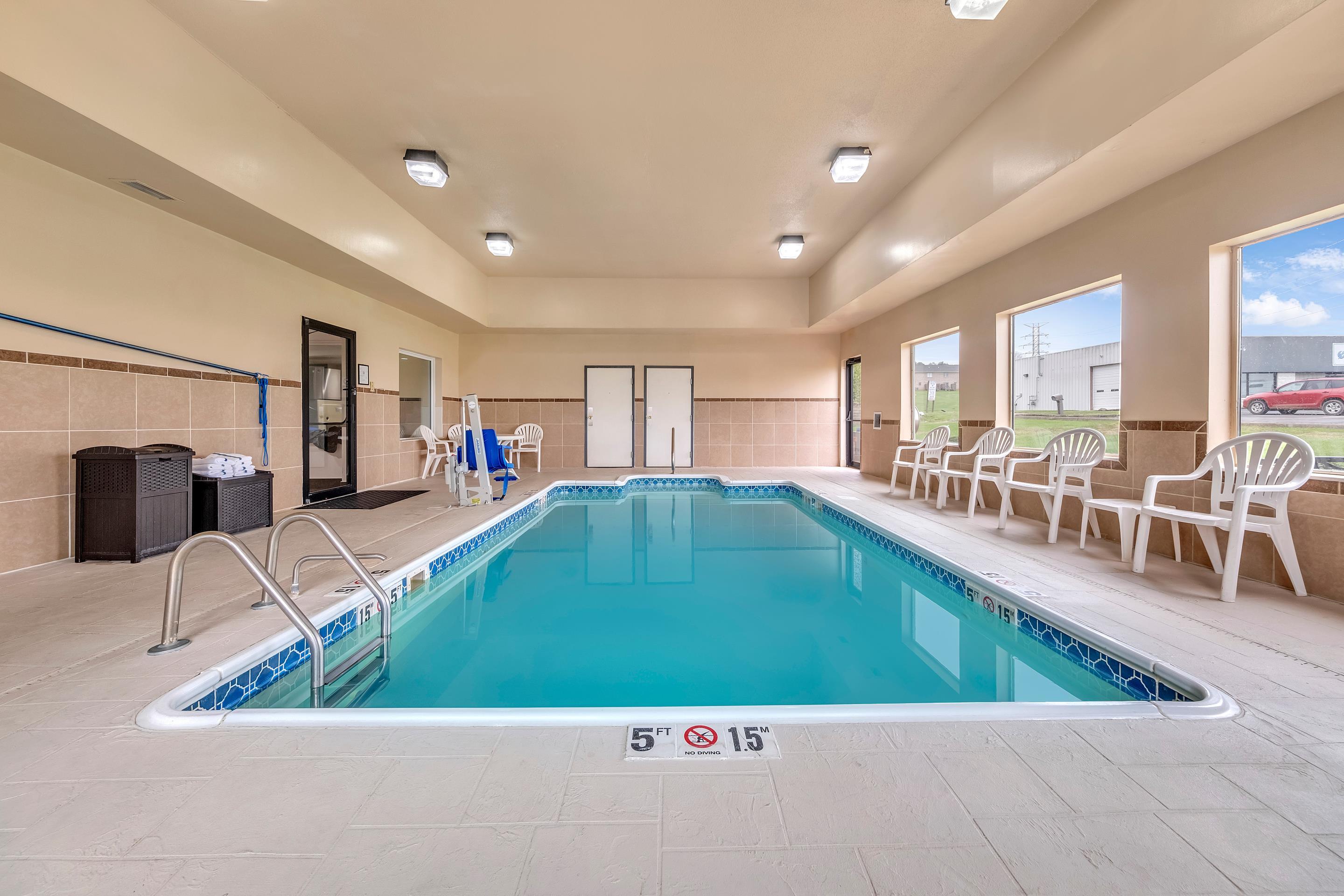 Relax by the pool | Comfort Inn Somerset KY