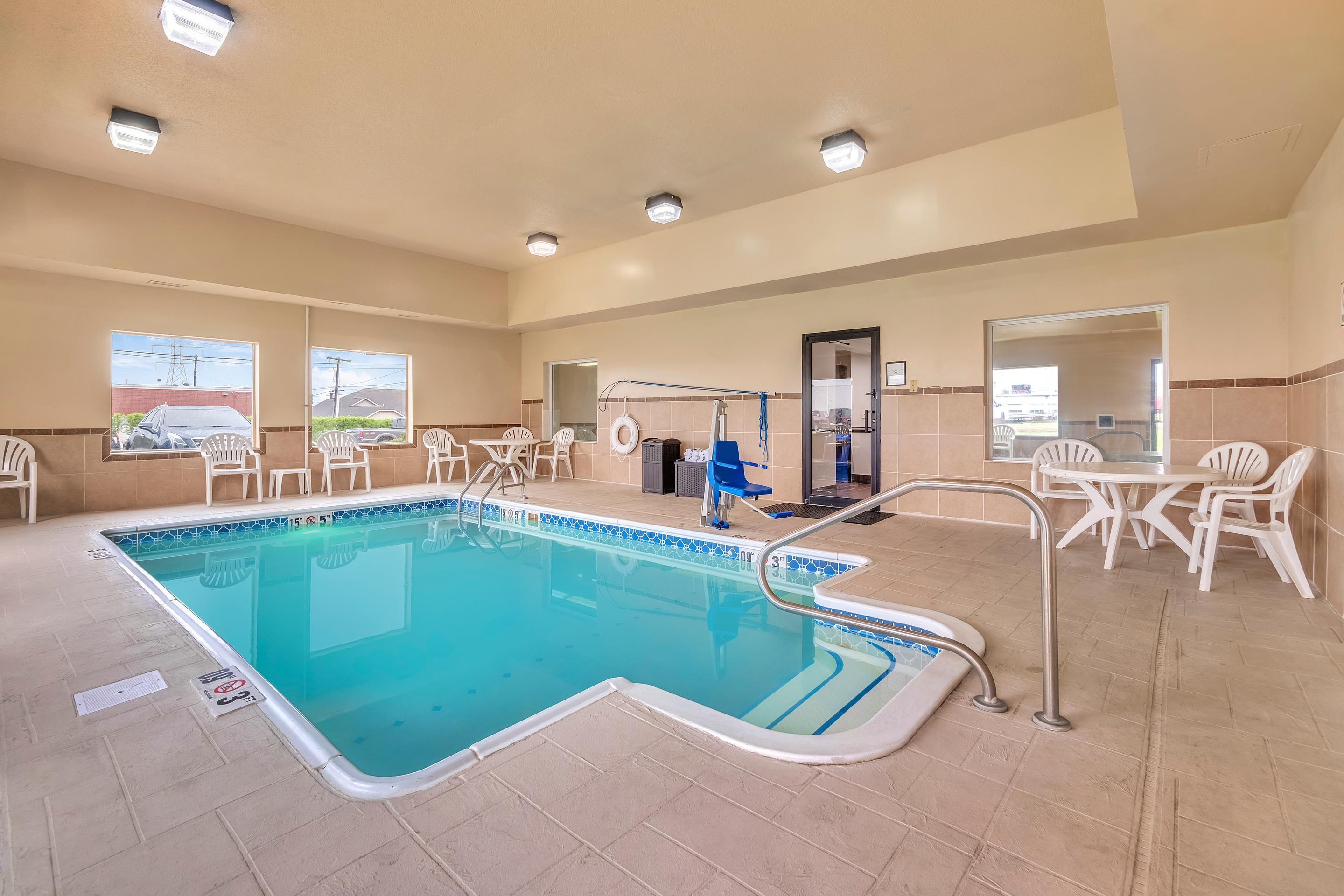 Indoor pool | Comfort Inn Somerset KY