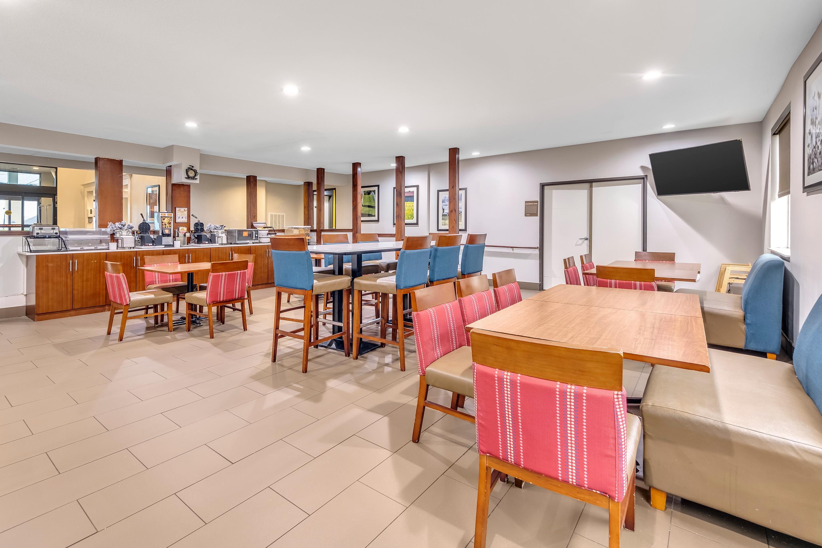 Breakfast area | Comfort Inn Somerset KY