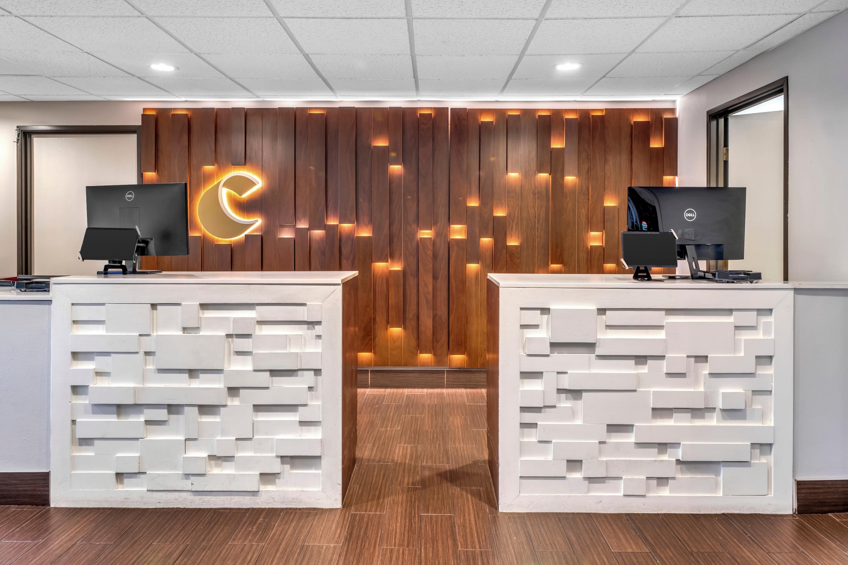 Front desk with friendly staff | Comfort Inn Somerset KY
