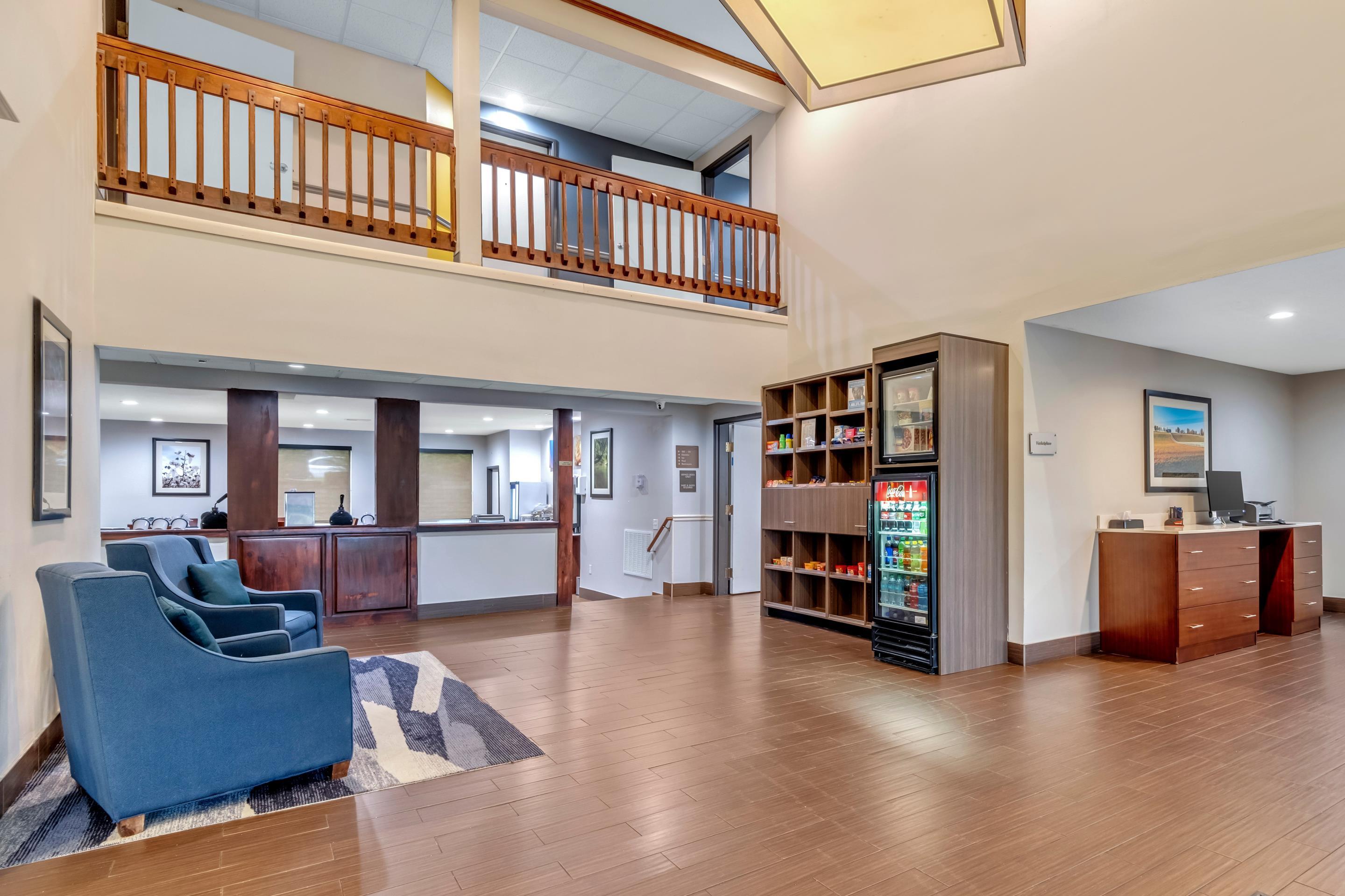 Spacious lobby | Comfort Inn Somerset KY