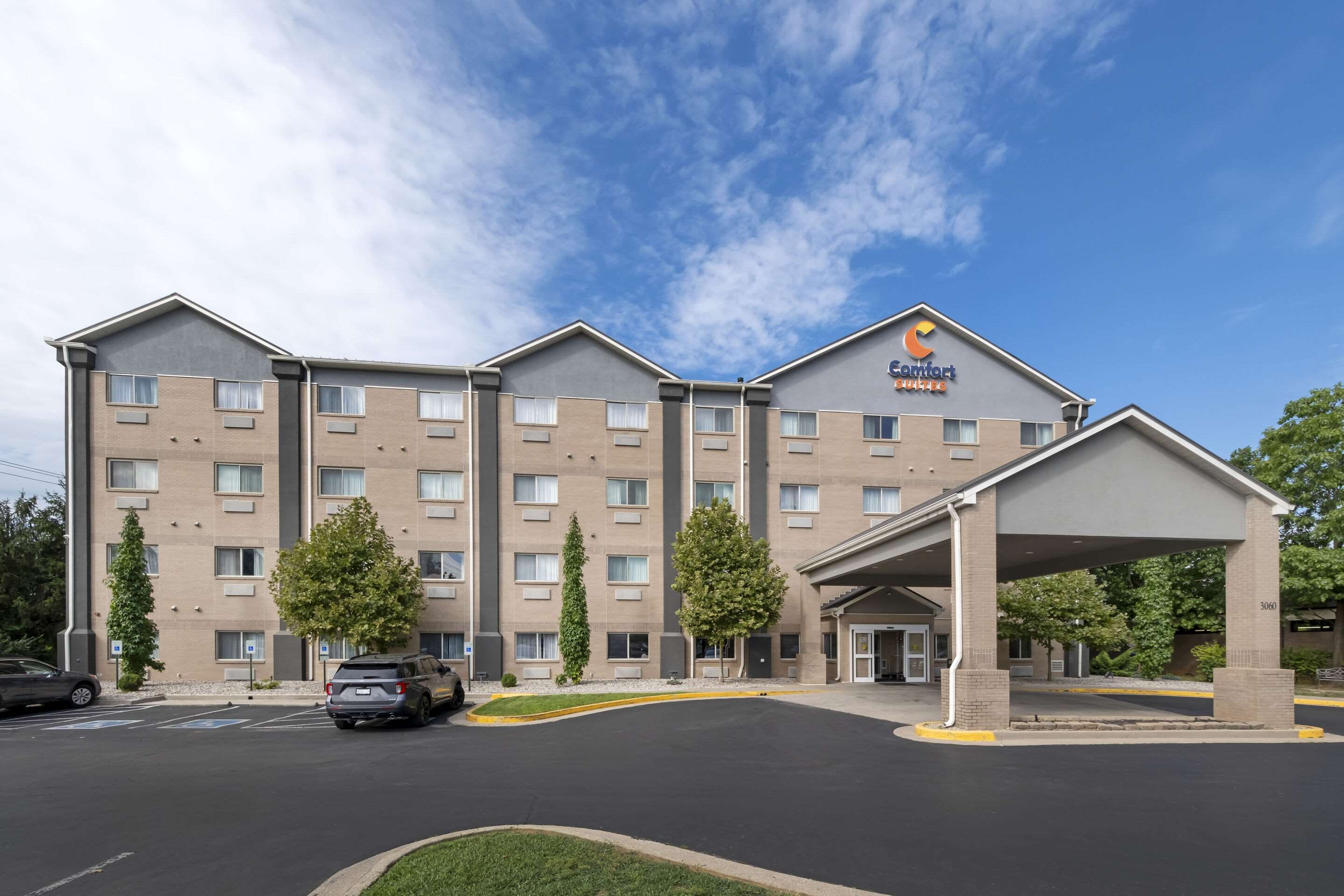 Hotel exterior | Comfort Suites Keeneland