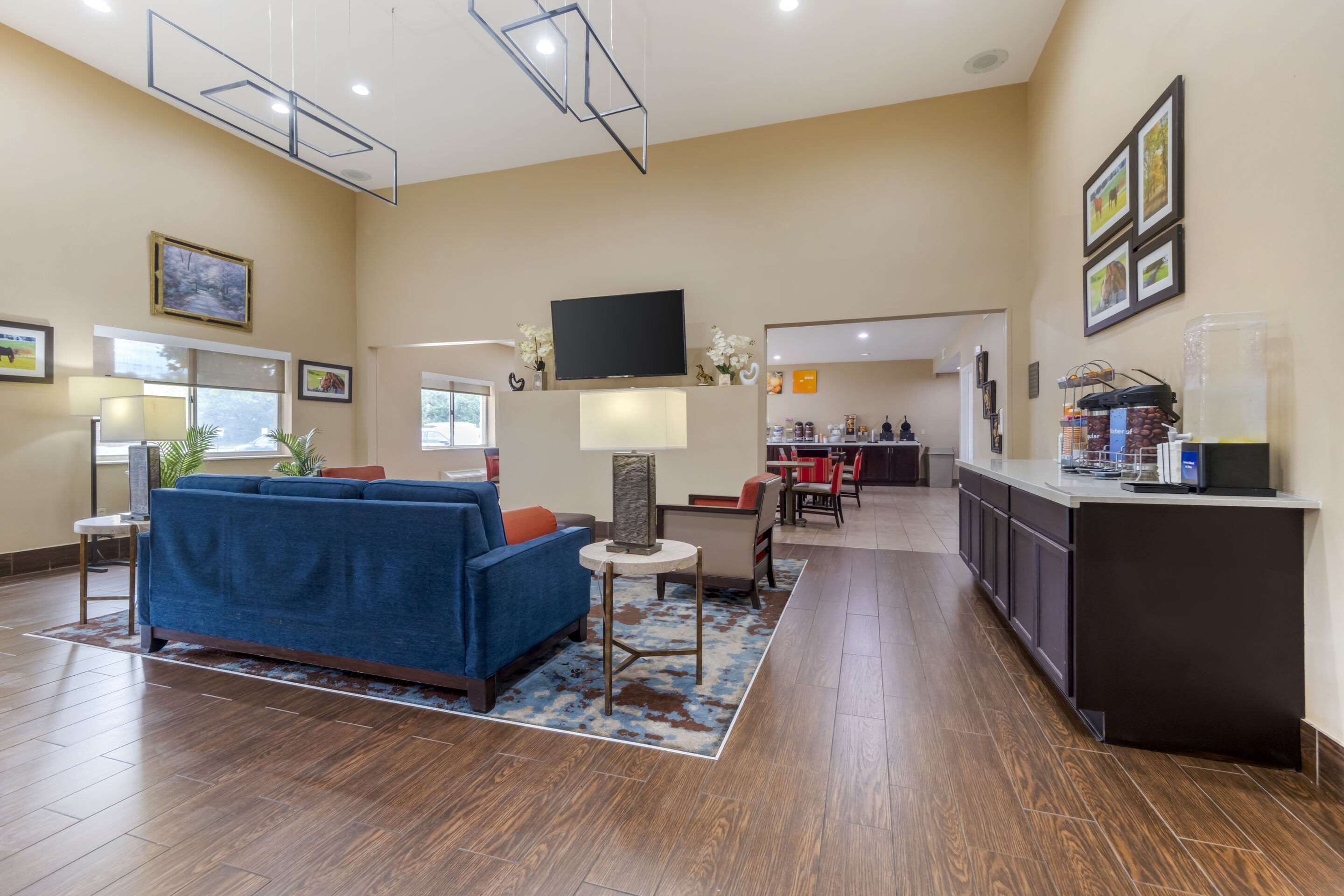 Hotel lobby | Comfort Suites Keeneland