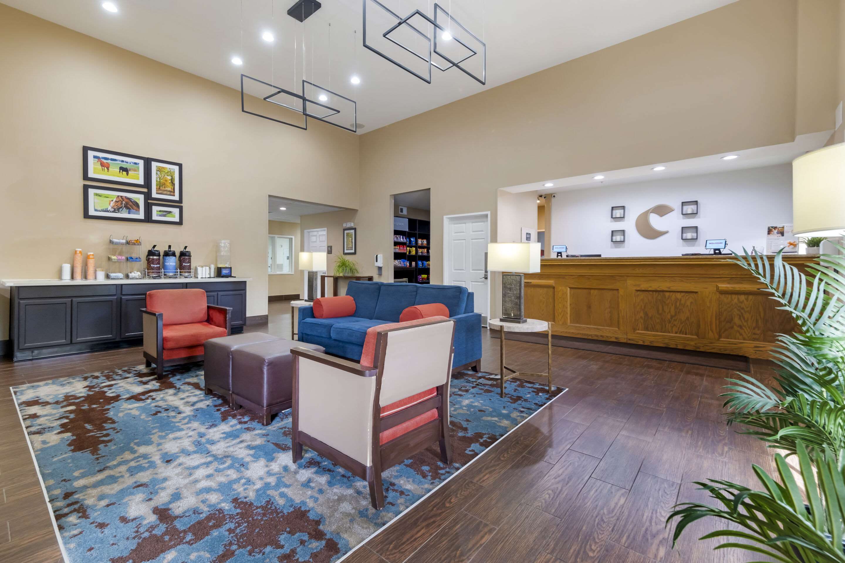 Hotel lobby | Comfort Suites Keeneland