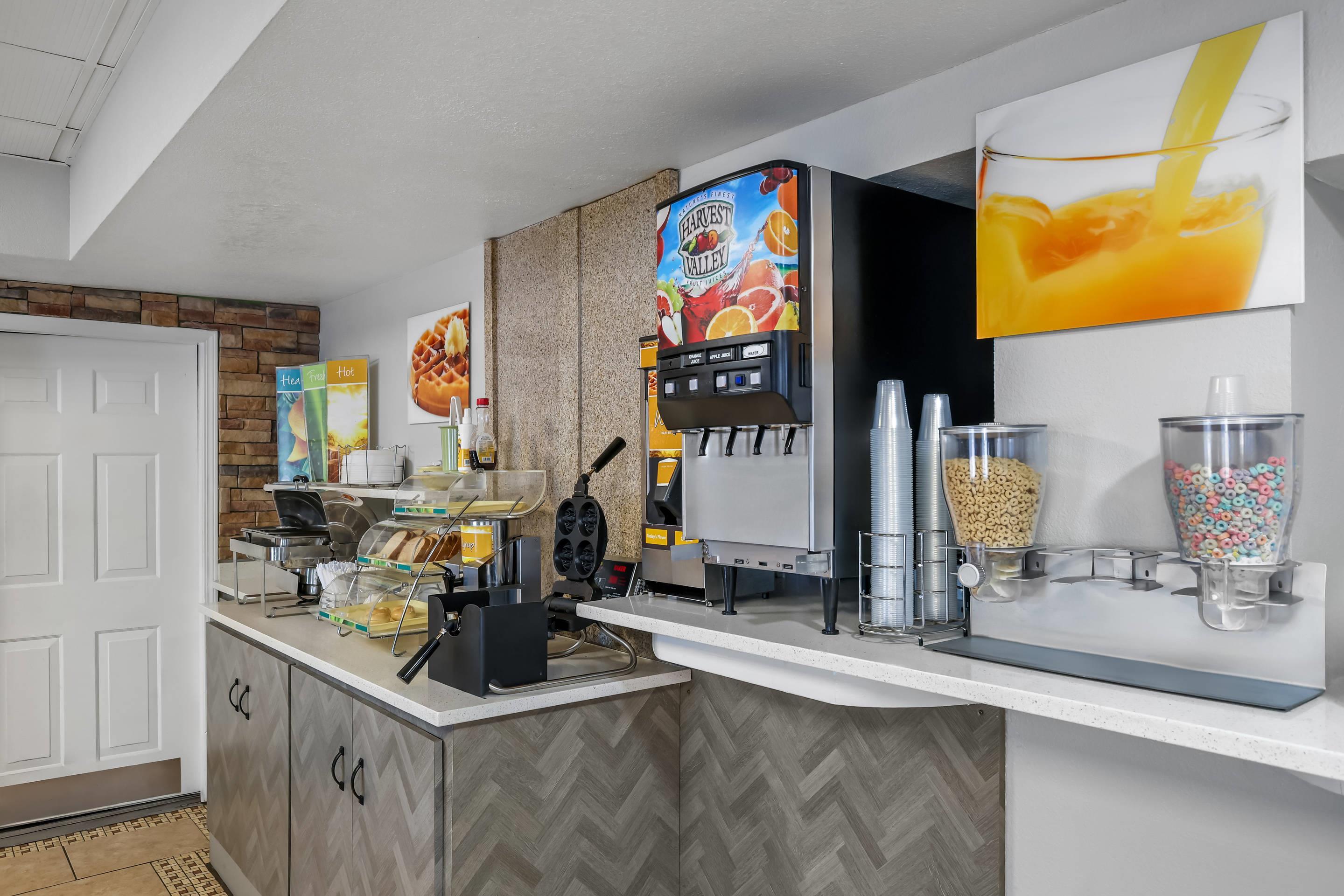 Breakfast area | Quality Inn