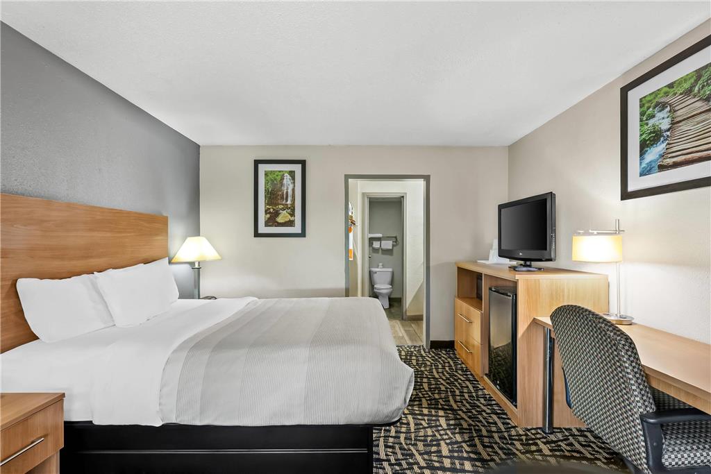 QUALITY INN BOWLING GREEN SOUTH-guestroom-Guest Room,On-Site.jpg