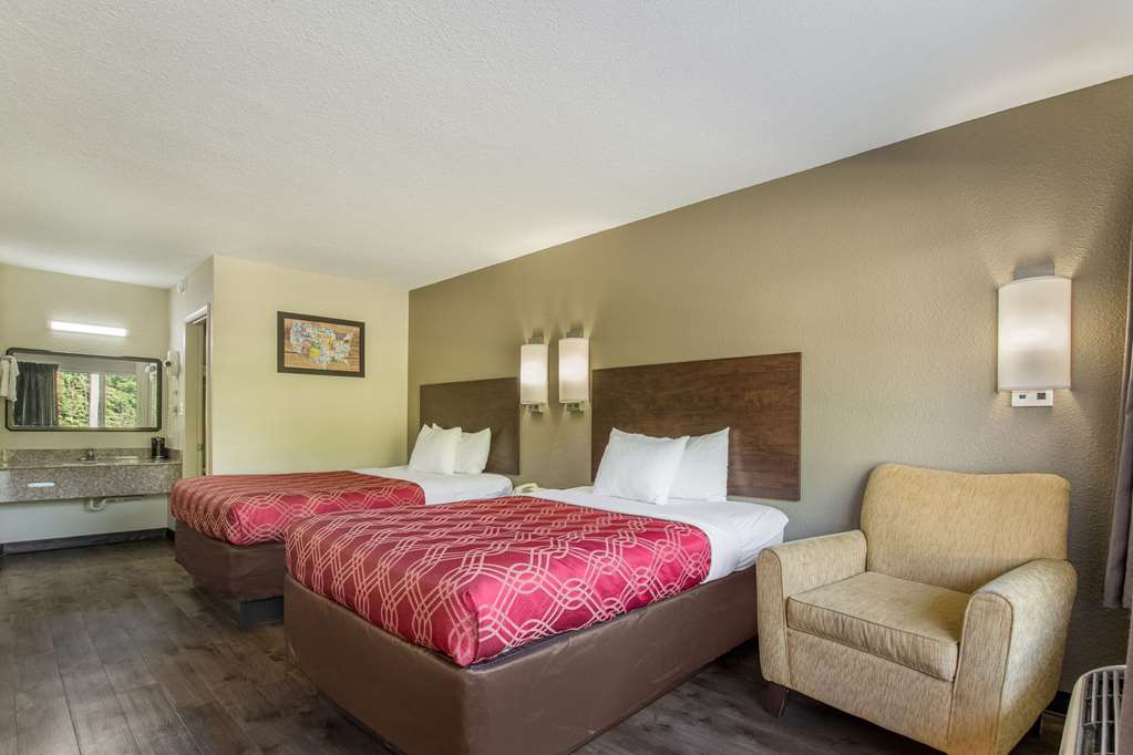 ECONO LODGE FORT KNOX-guestroom-Guest Room,On-Site.jpg