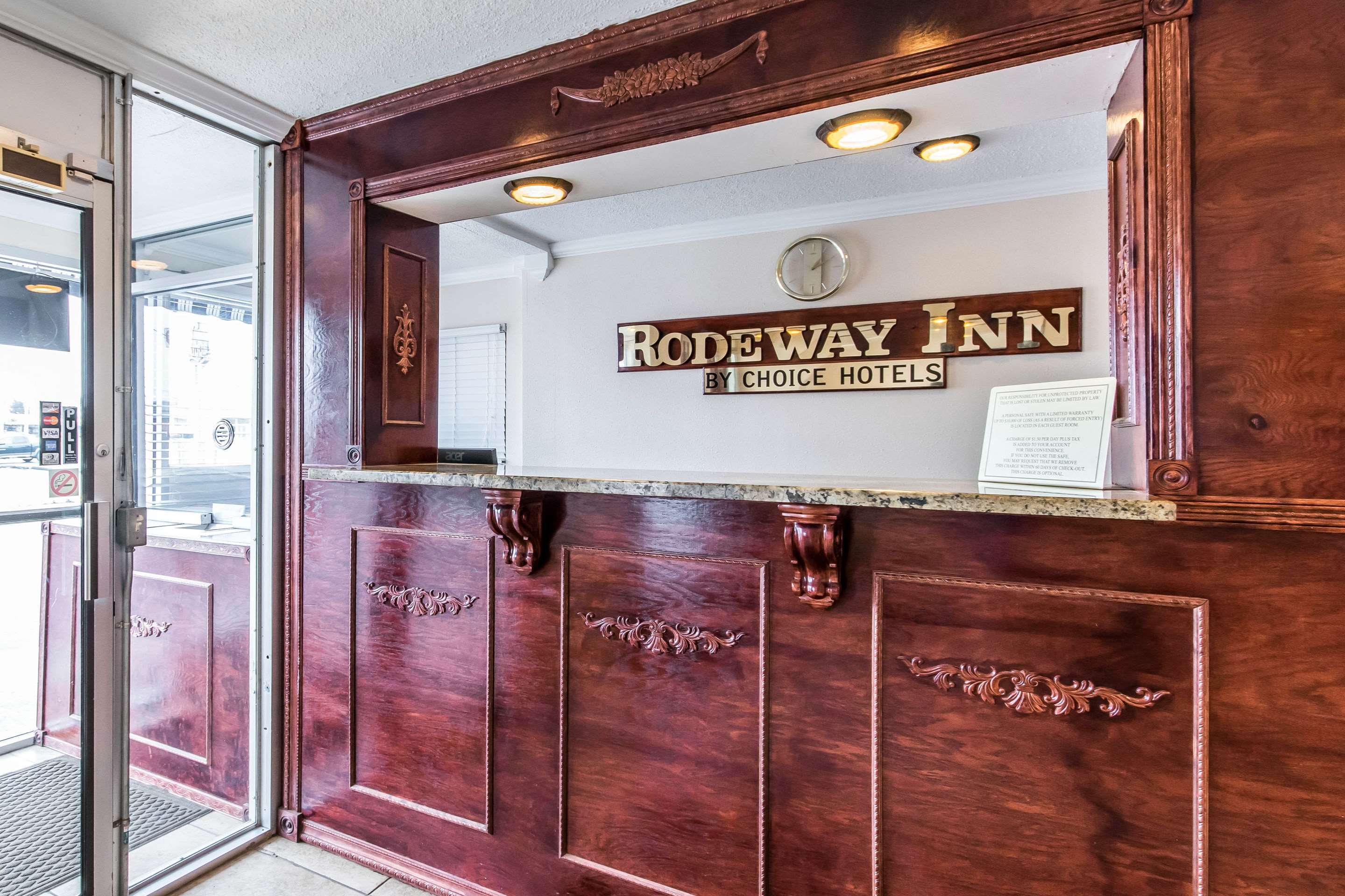Front desk | Rodeway Inn