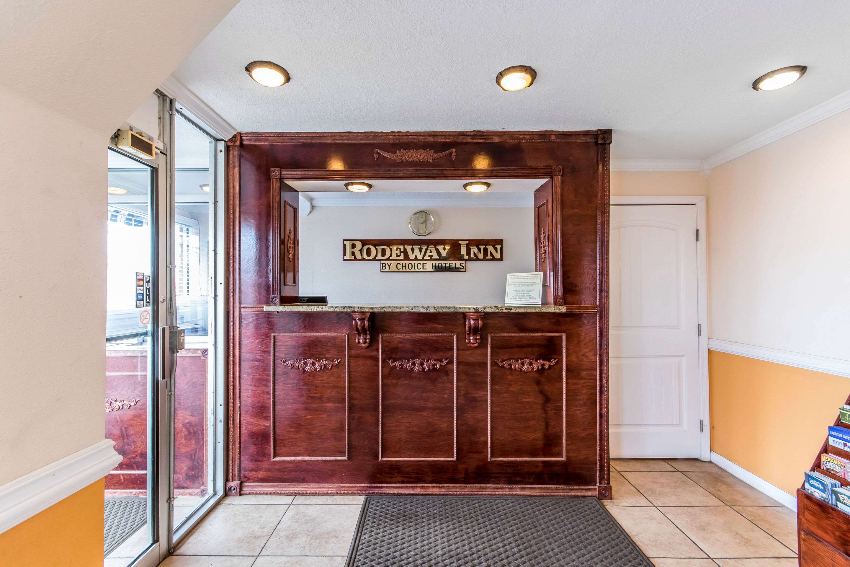 Hotel lobby | Rodeway Inn