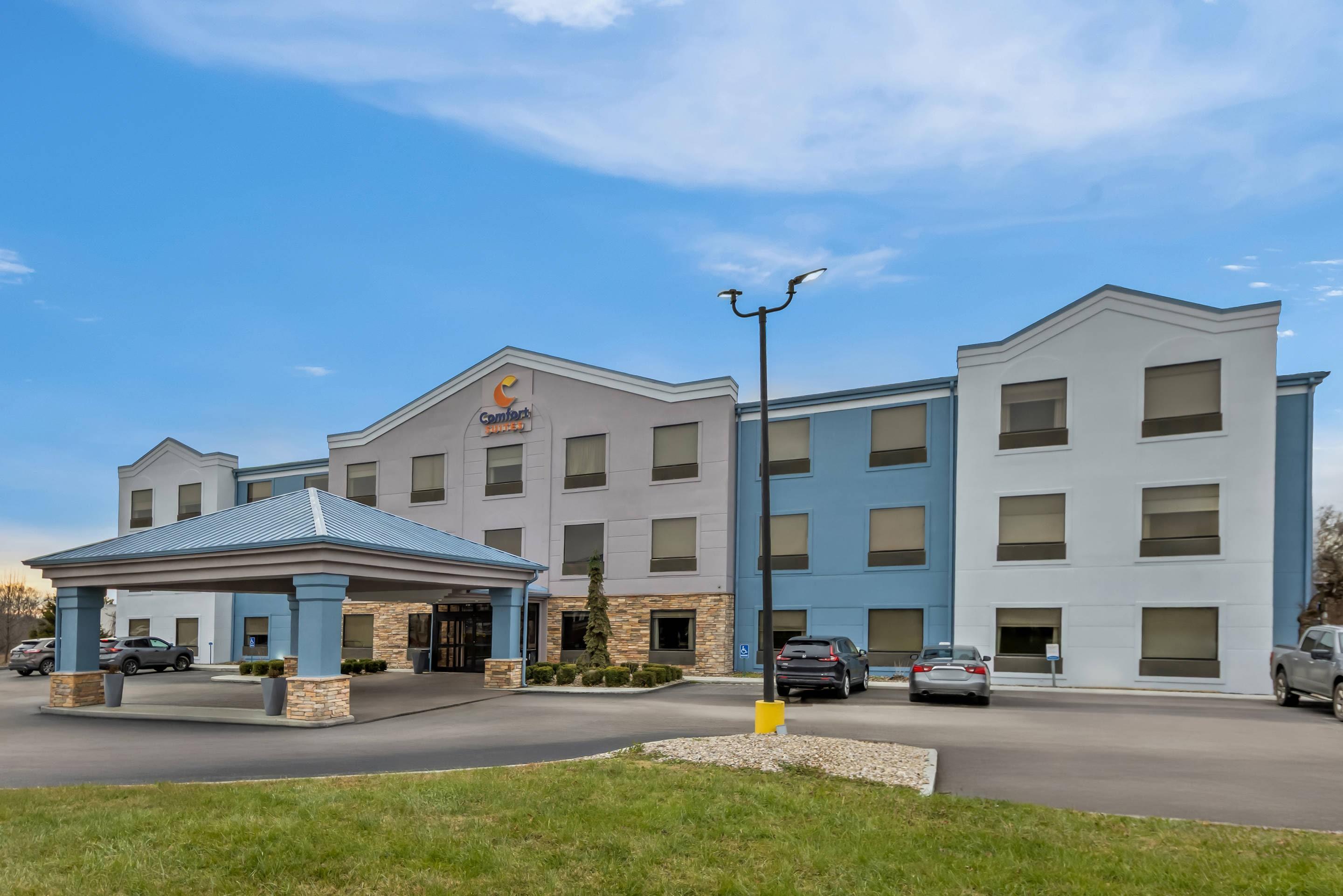 Hotel exterior | Comfort Suites London