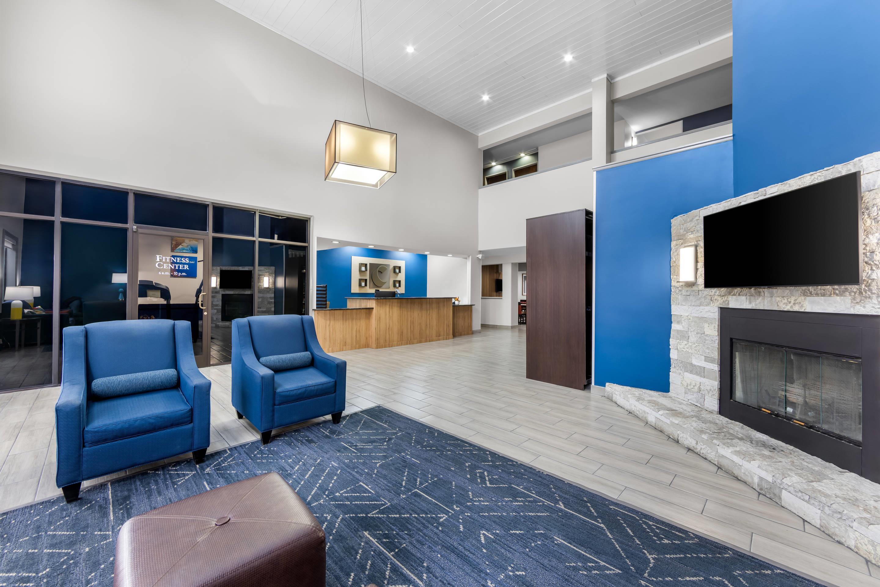 Hotel lobby | Comfort Suites London