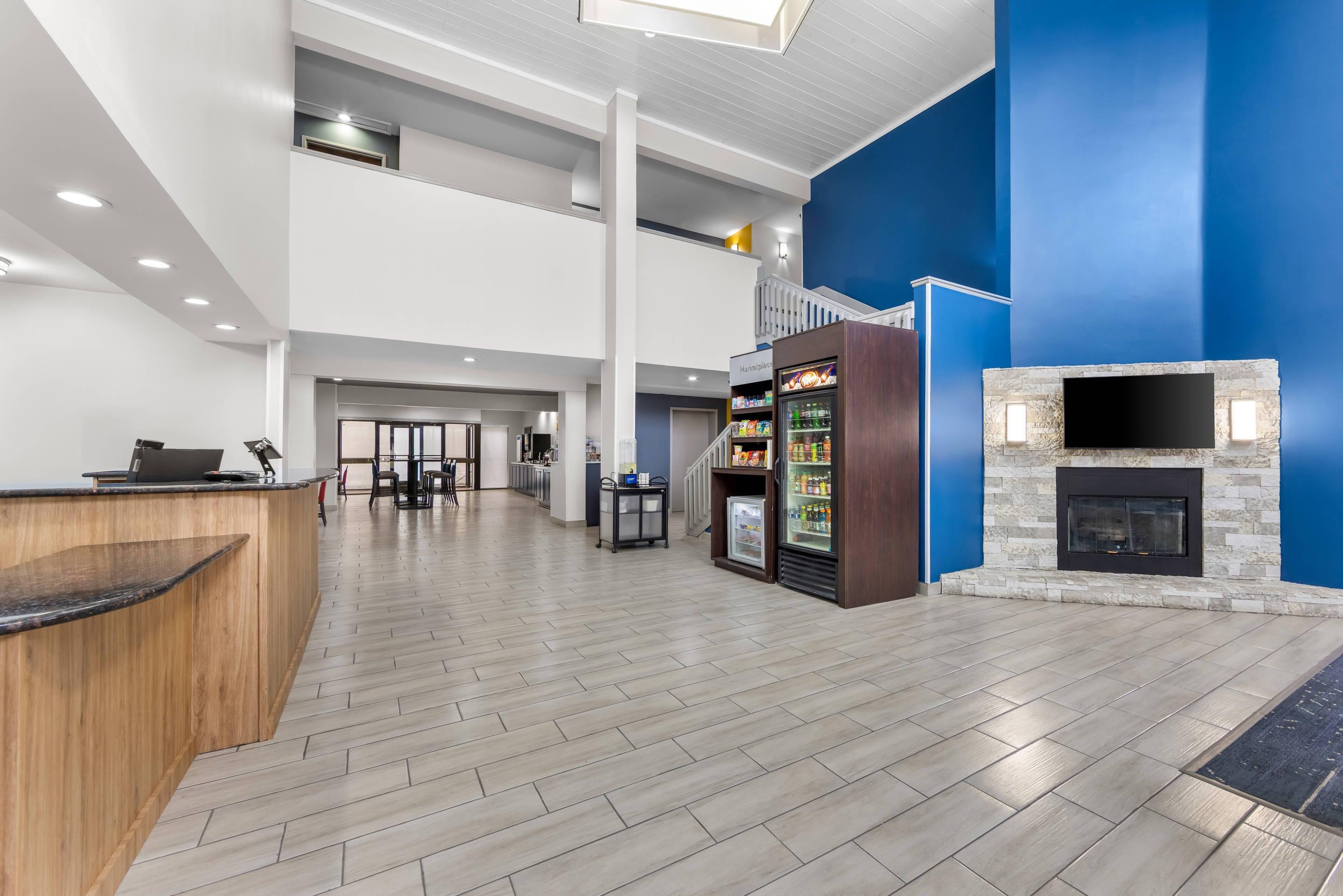 Hotel lobby | Comfort Suites London