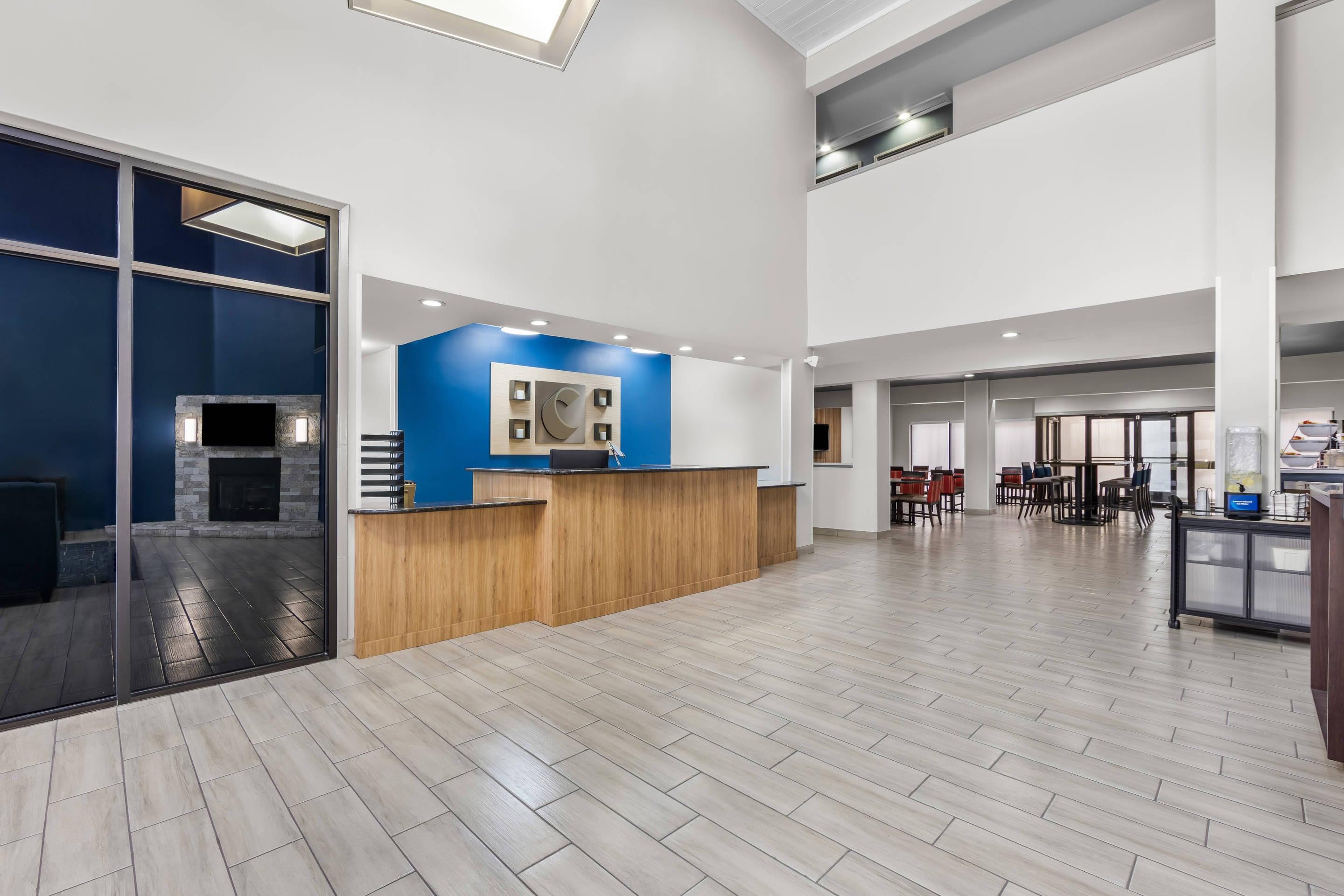 Hotel lobby | Comfort Suites London