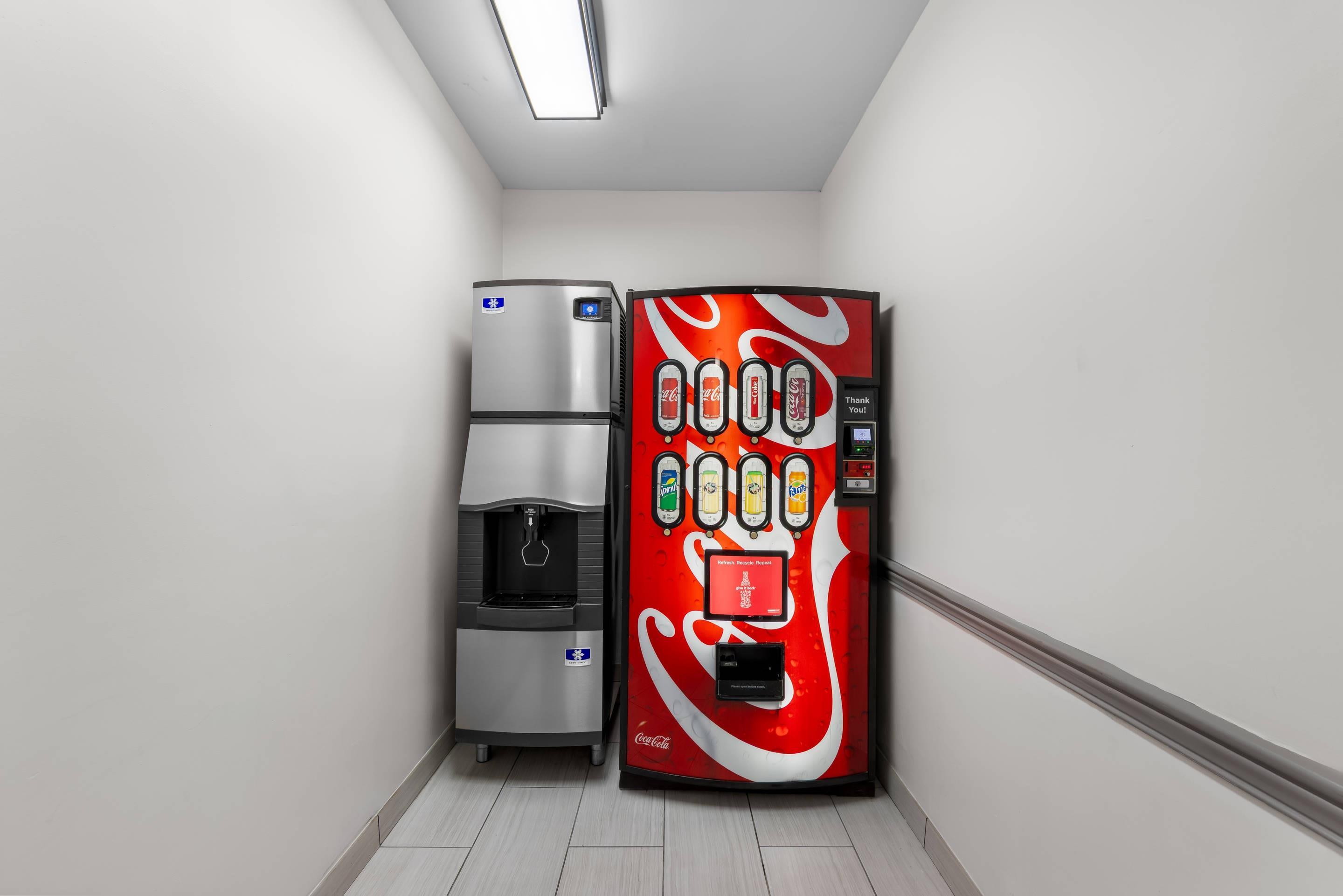 Hotel vending area | Comfort Suites London