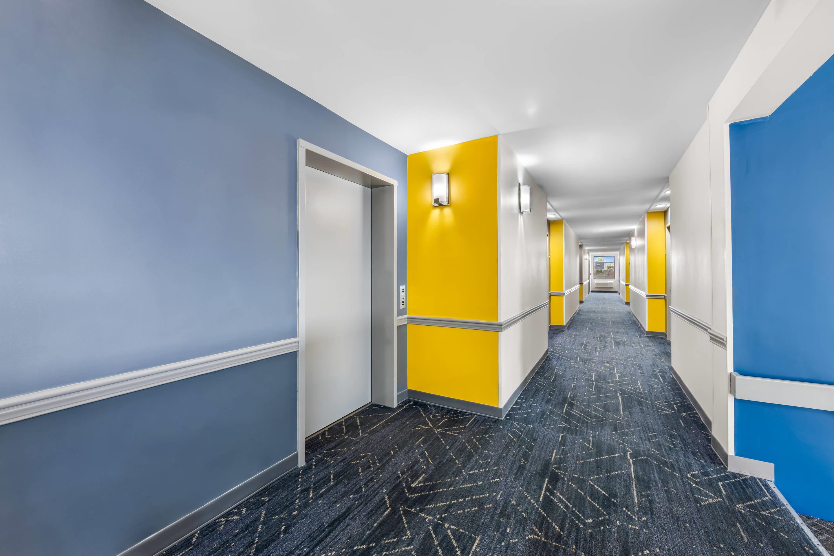 Interior corridors | Comfort Suites London