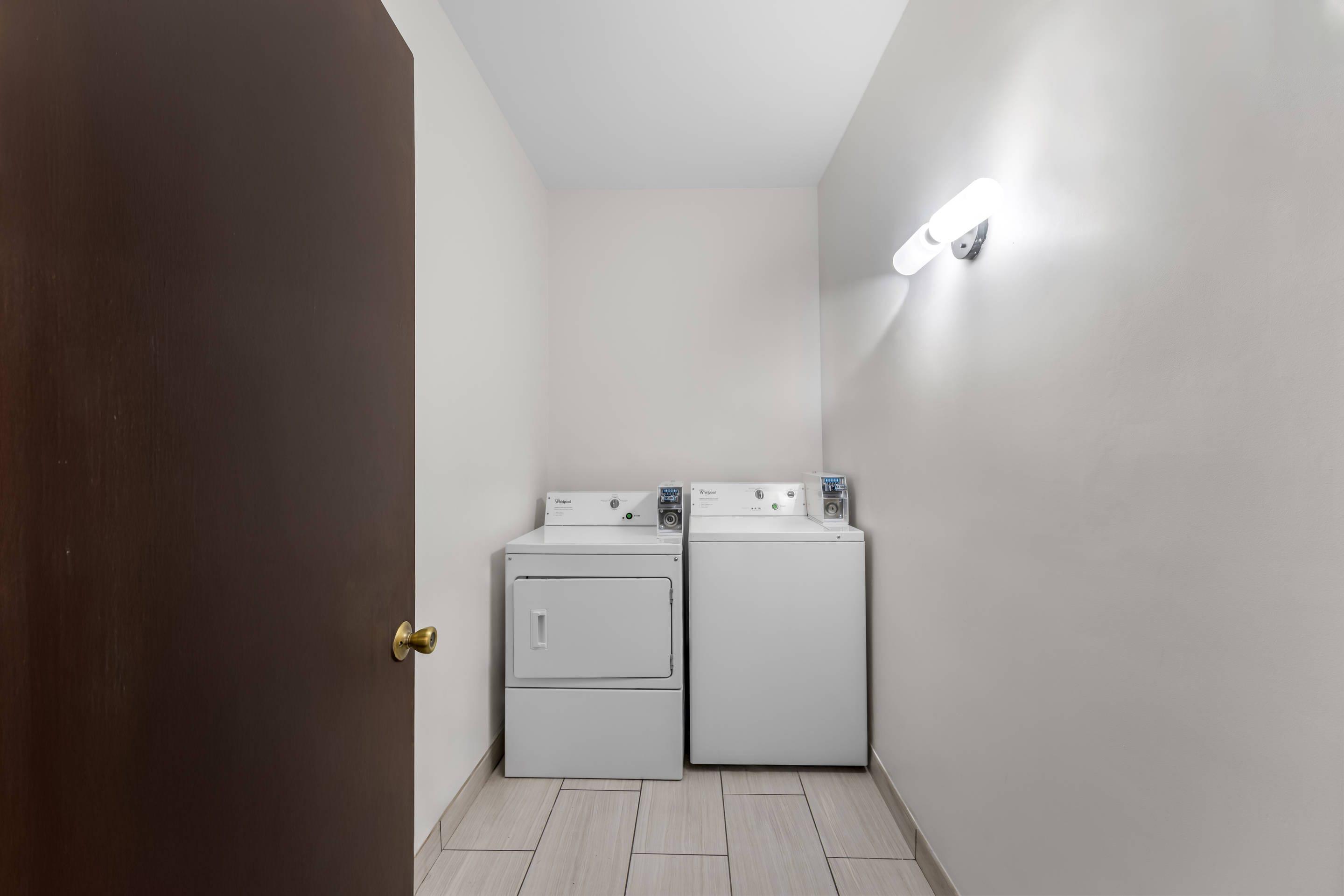 Guest laundry facilities | Comfort Suites London