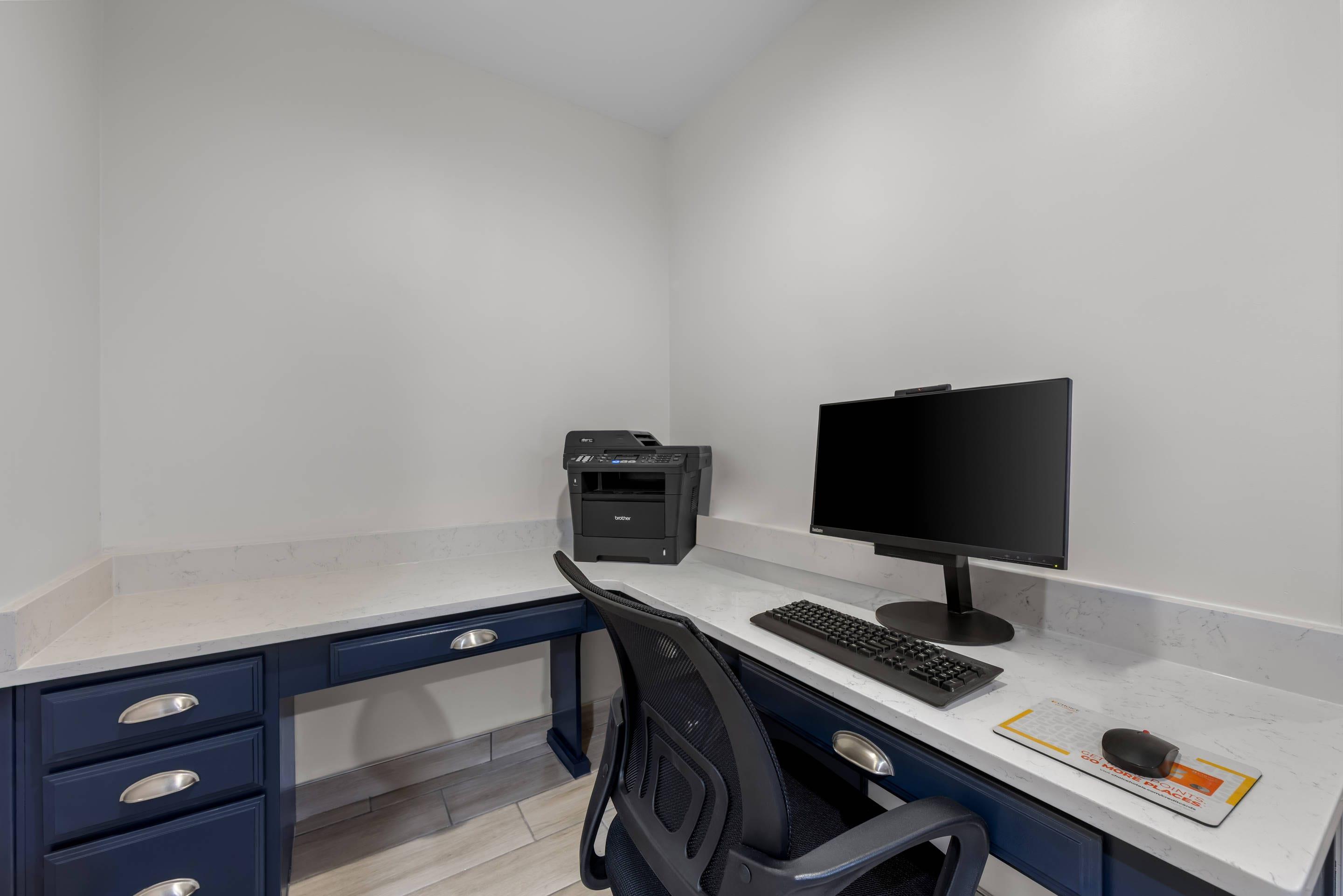 Business center | Comfort Suites London
