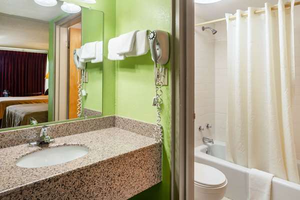  - Rodeway Inn Renfro Valley Mt Vernon - I-75, Exit 62