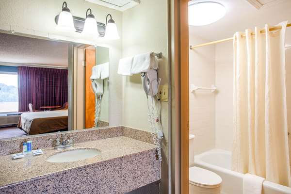  - Rodeway Inn Renfro Valley Mt Vernon - I-75, Exit 62