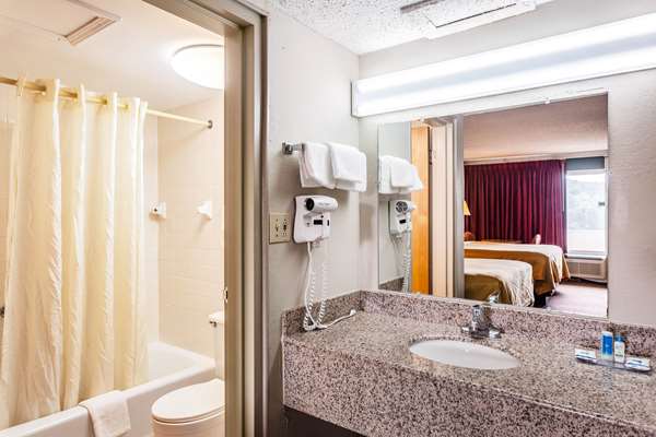  - Rodeway Inn Renfro Valley Mt Vernon - I-75, Exit 62