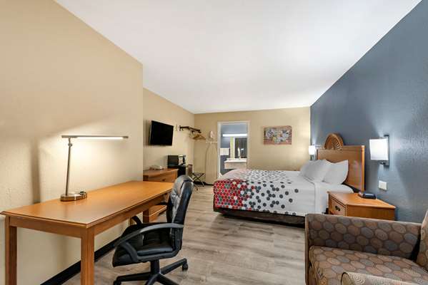 Suite - Econo Lodge Erlanger - I-71 & I-75, Exit 184
