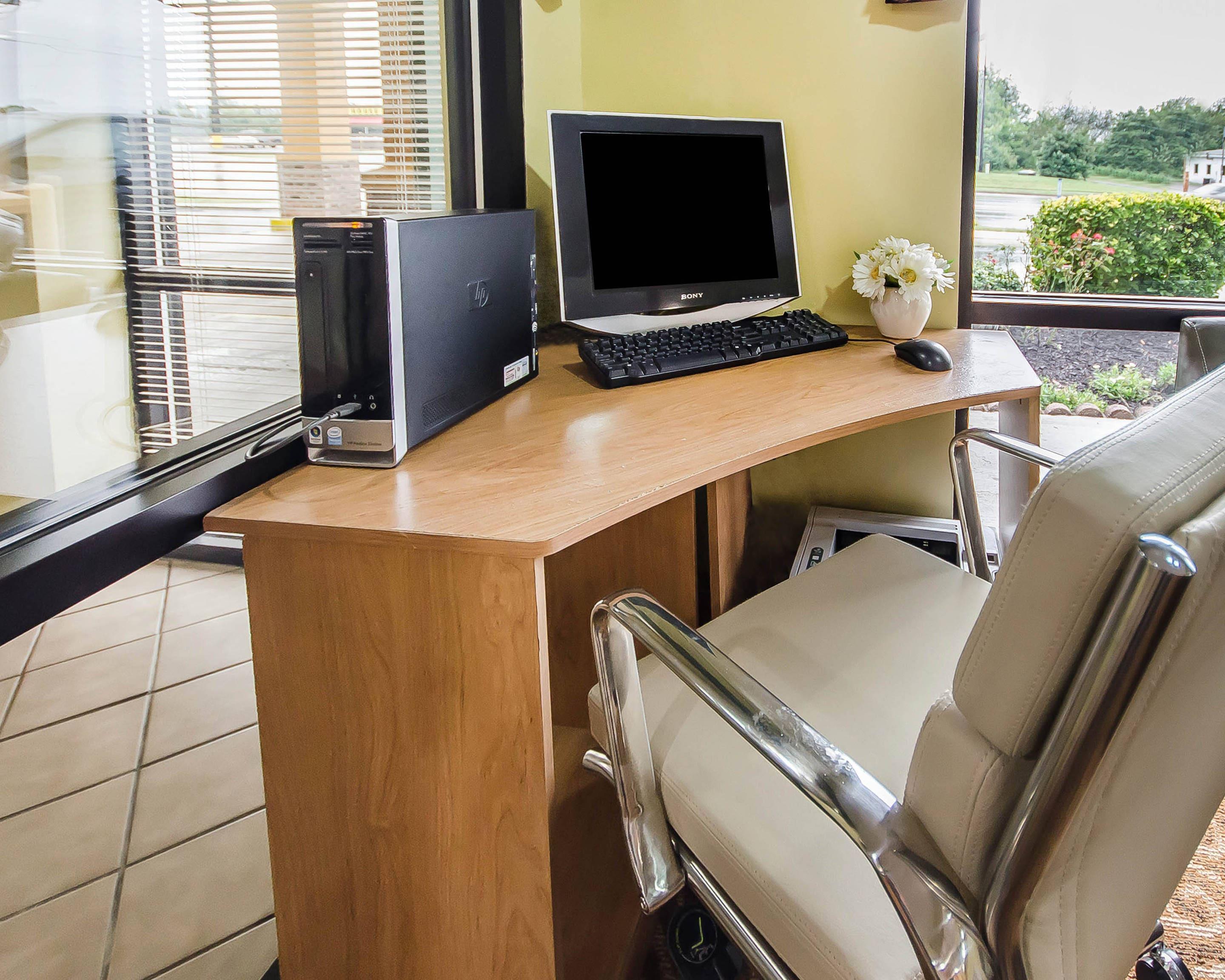 Business center | Quality Inn Franklin