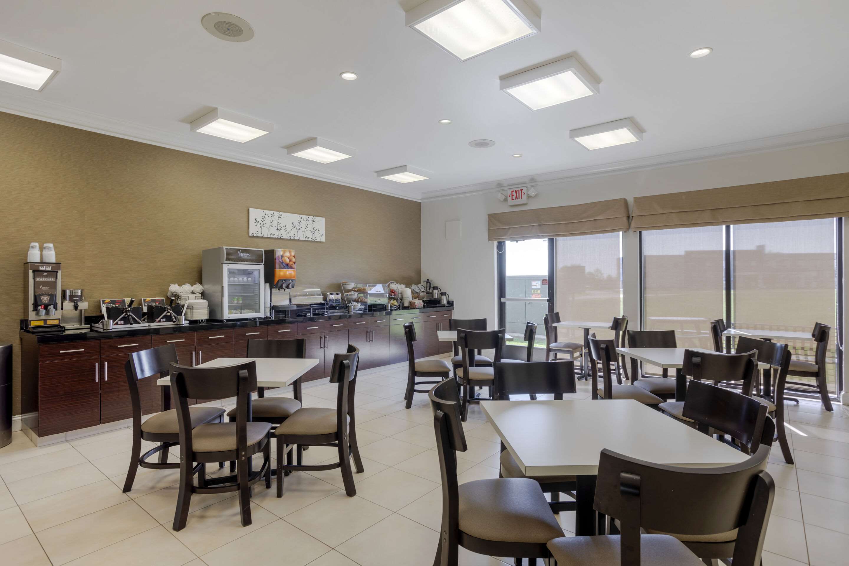 Breakfast area | Sleep Inn & Suites Tuscaloosa East