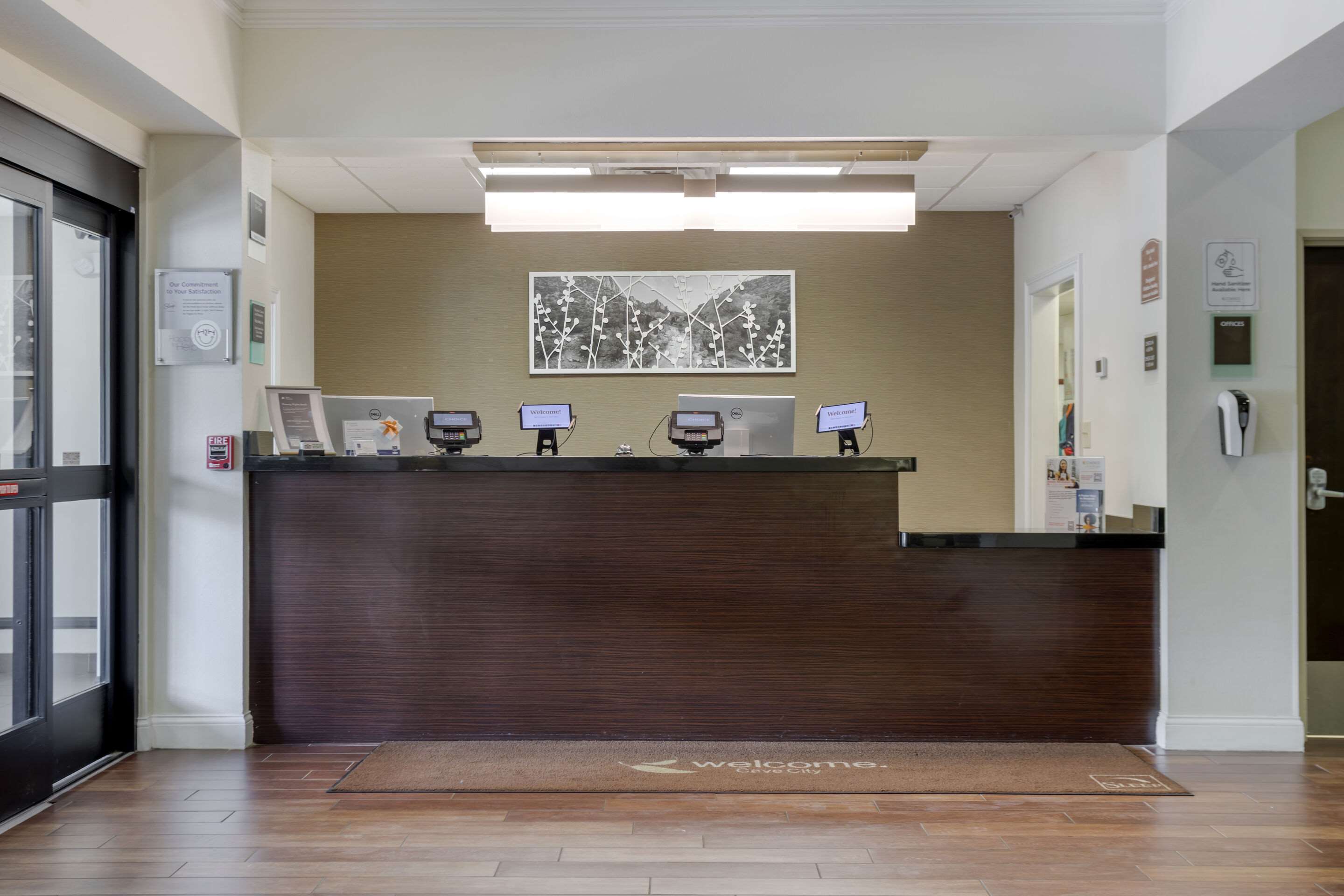 Front desk | Sleep Inn & Suites Tuscaloosa East