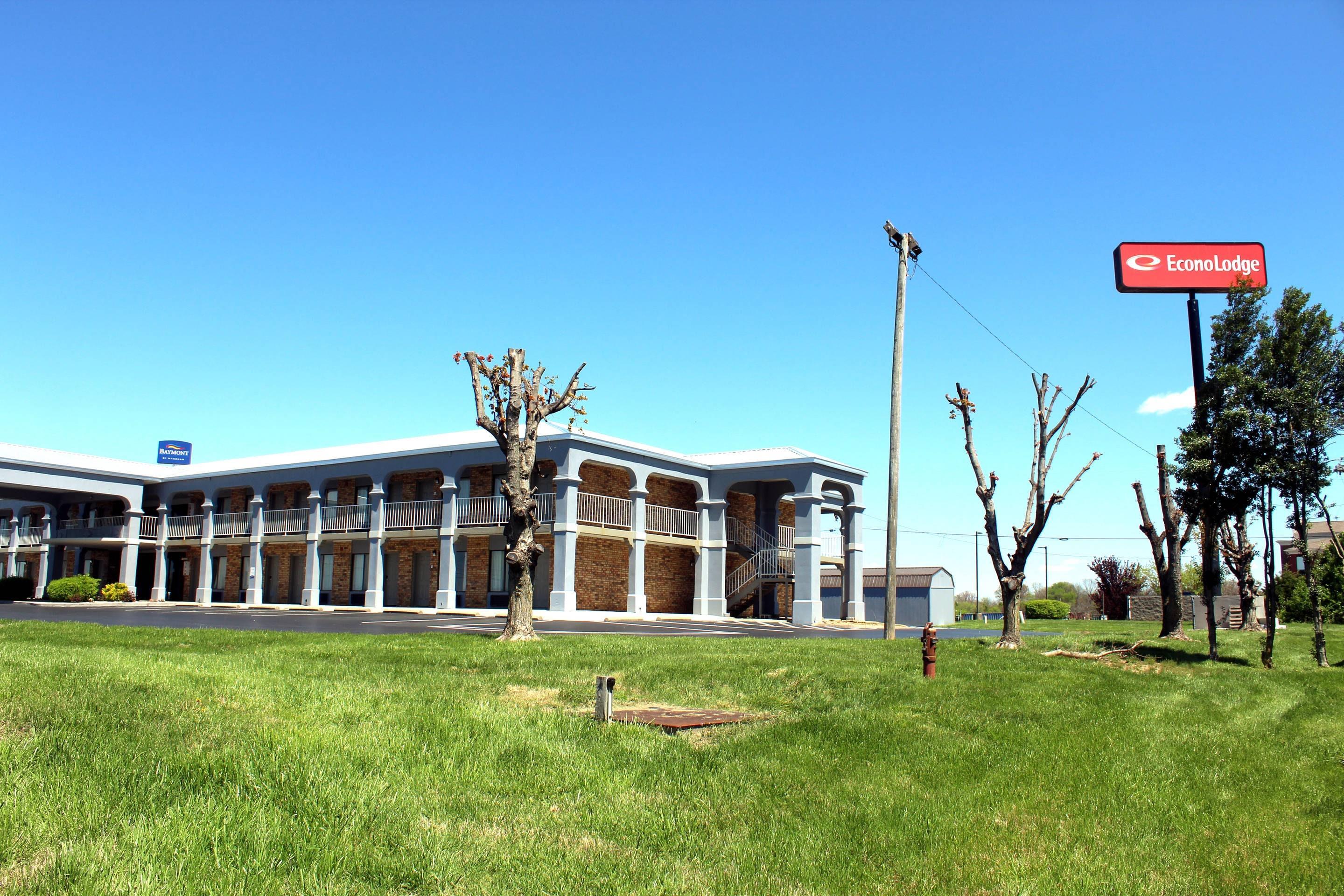 Hotel exterior | Econo Lodge