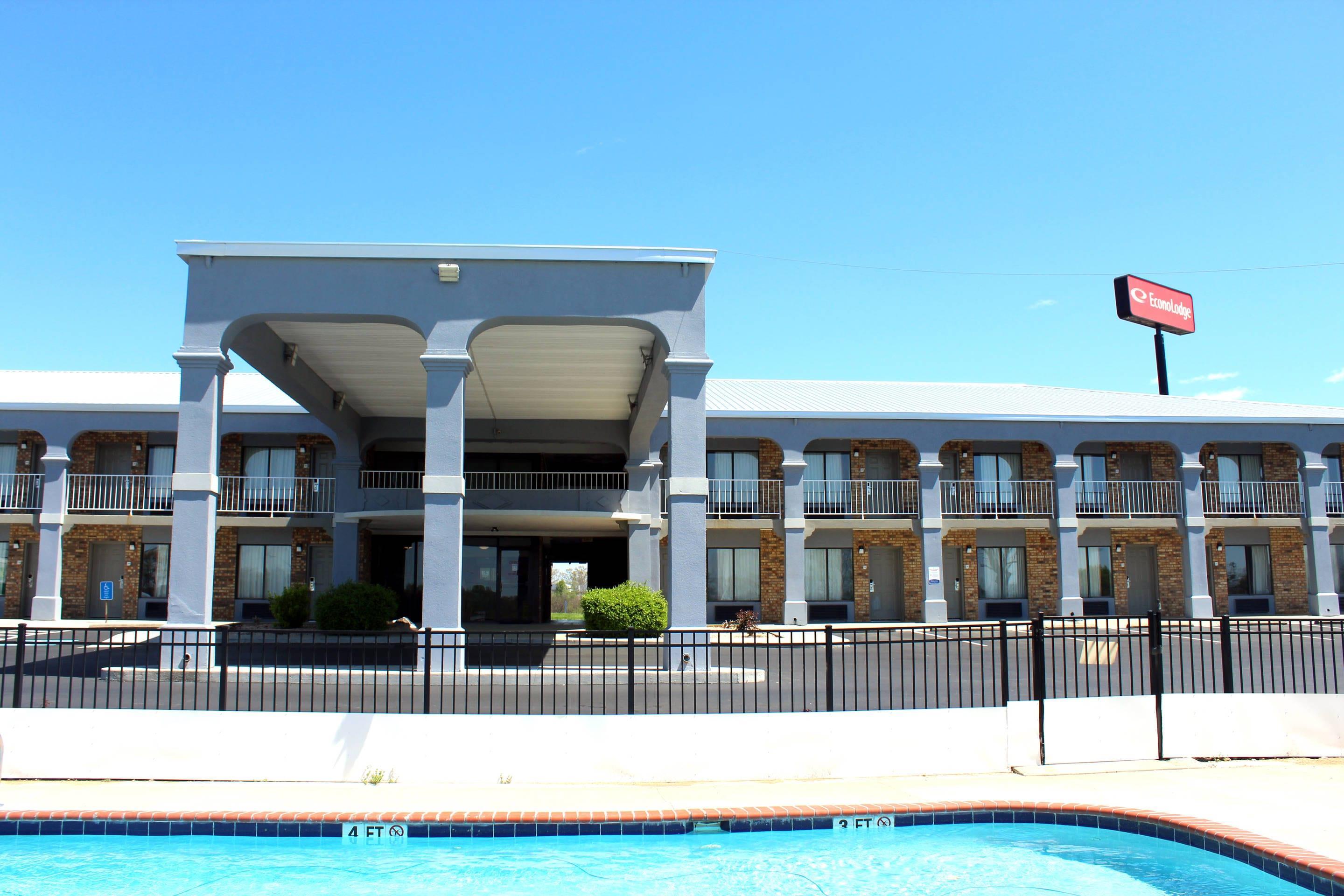 Hotel exterior | Econo Lodge