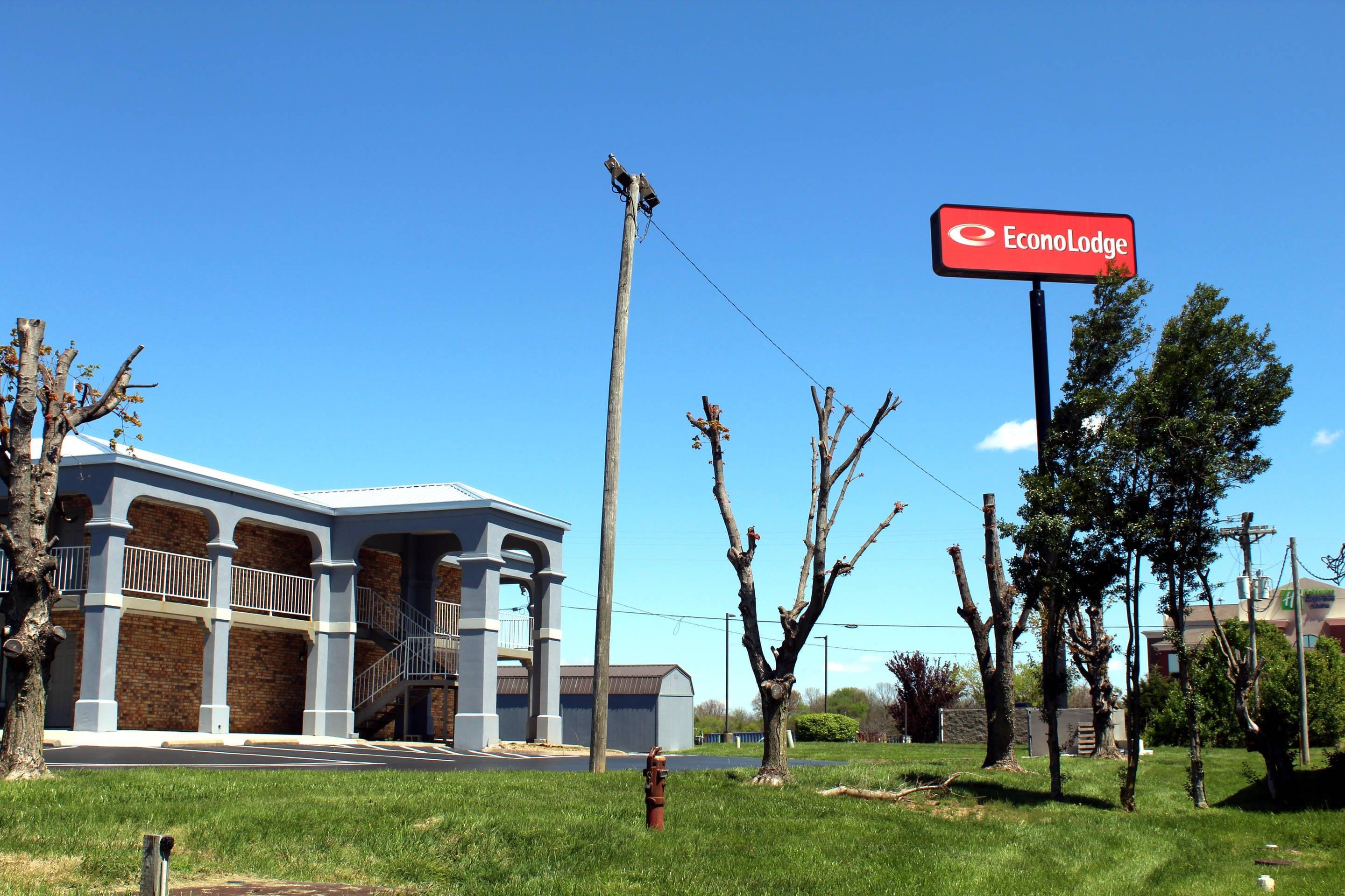 Hotel exterior | Econo Lodge