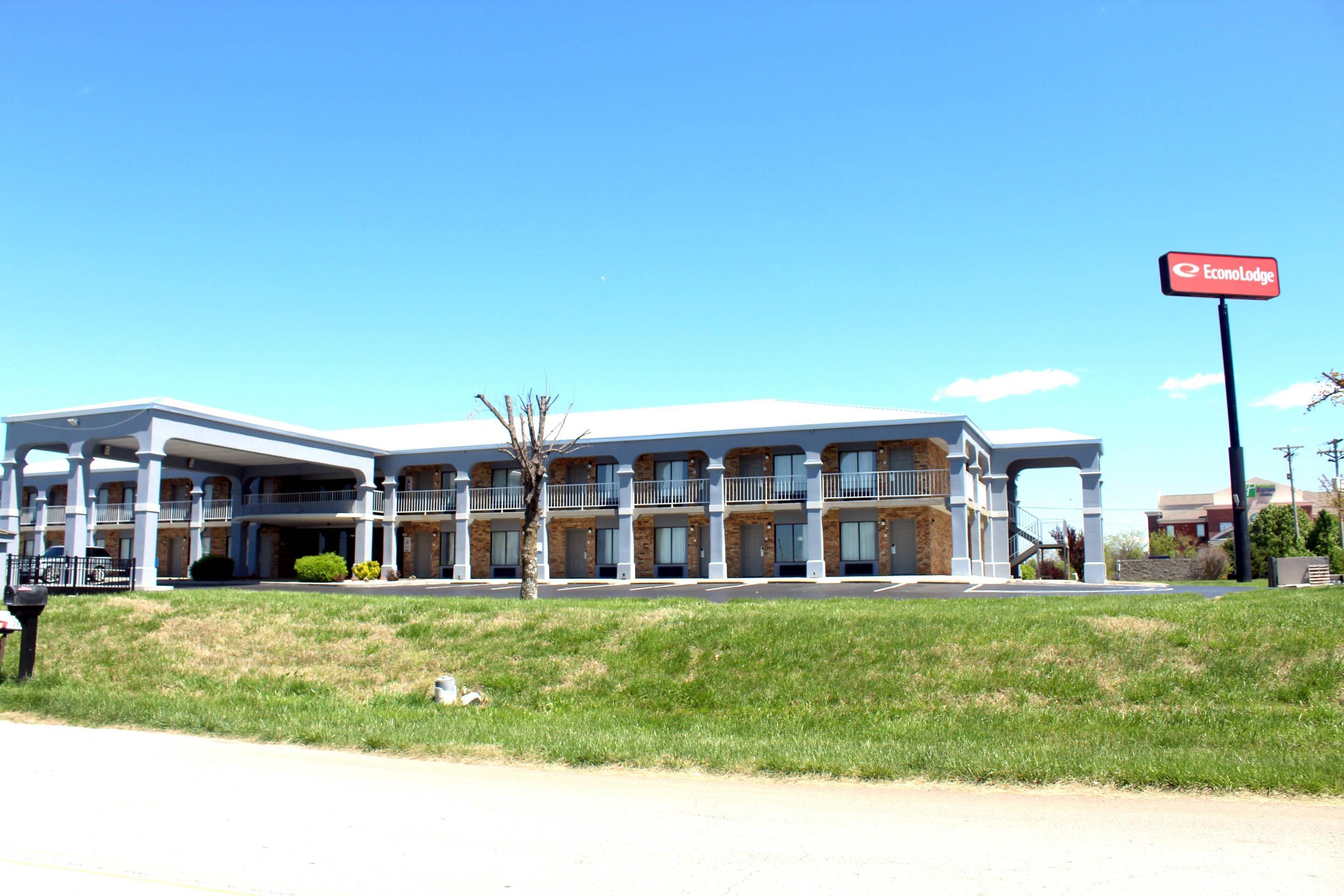 Hotel exterior | Econo Lodge