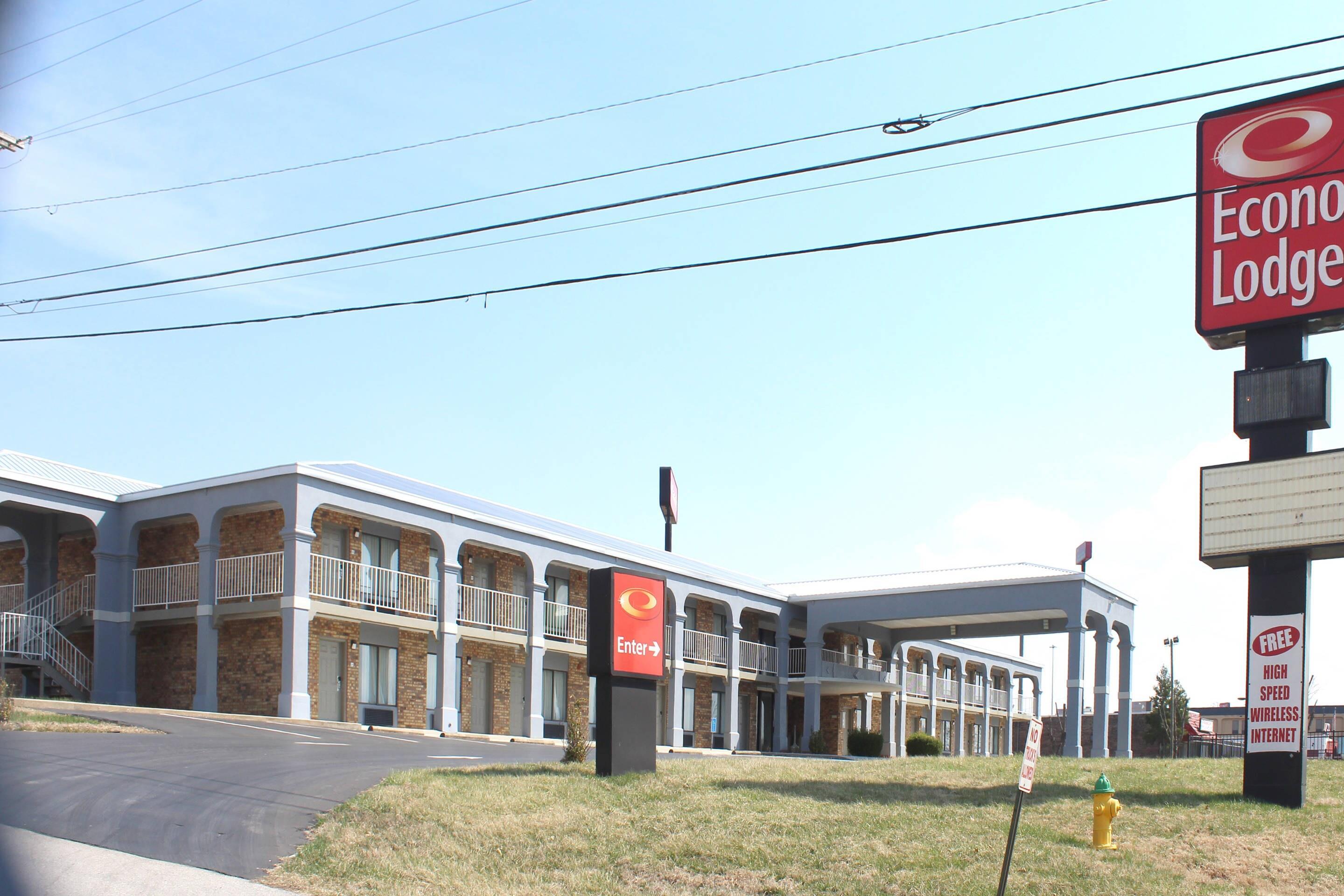 Hotel exterior | Econo Lodge