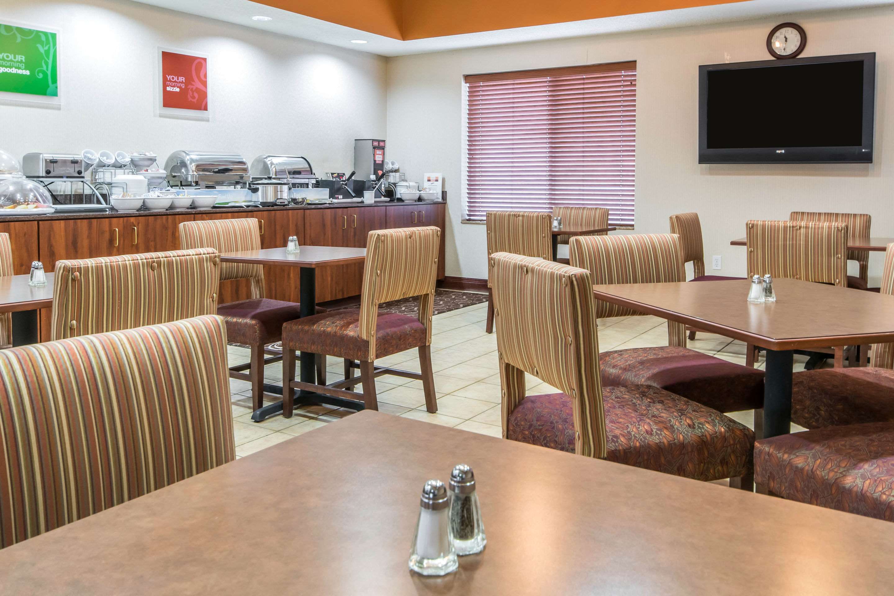 Breakfast area | Comfort Suites