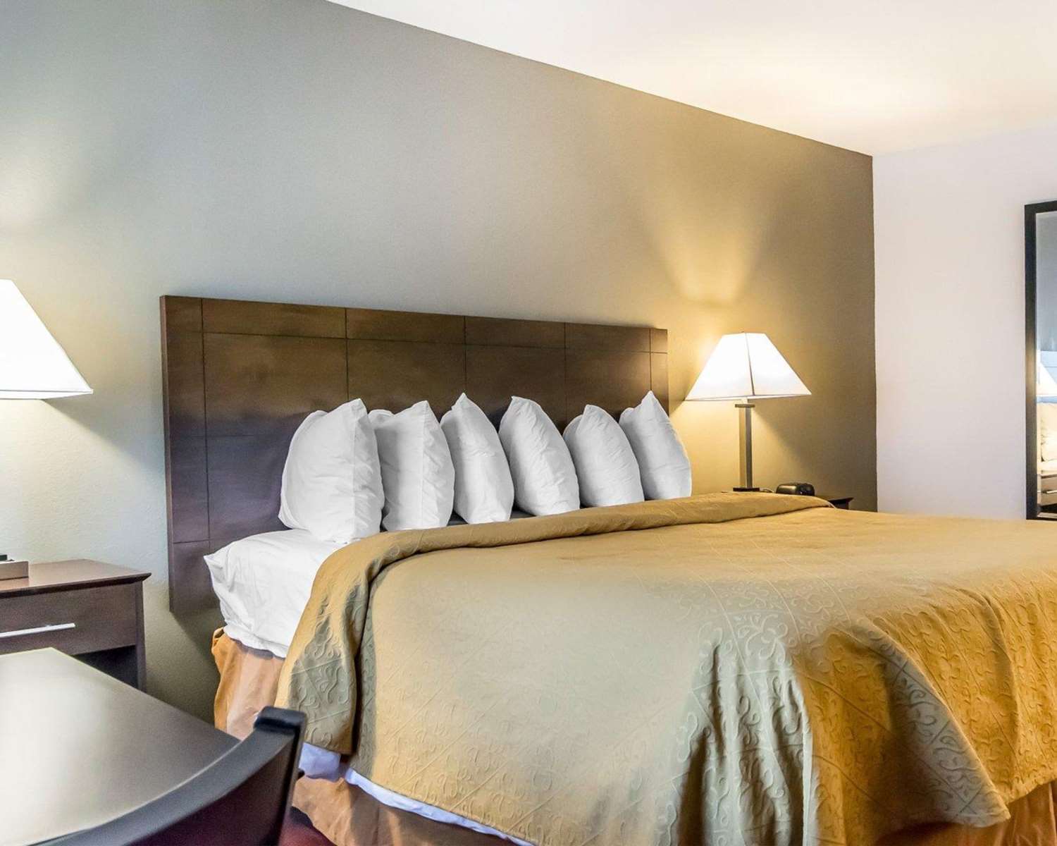 Quality Inn Suites East Gaulbert Louisville Ky See Discounts