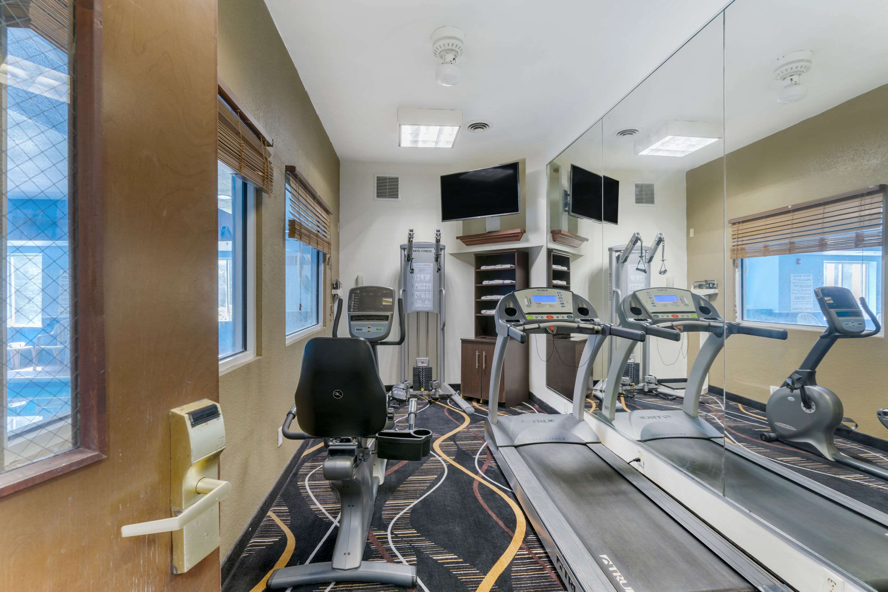 Fitness center | Quality Suites La Grange