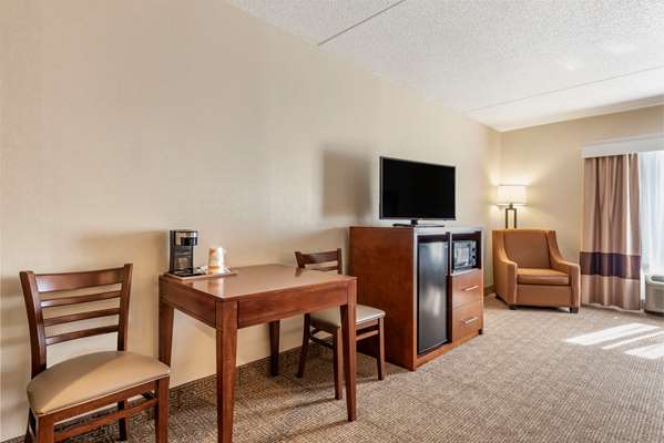  - Comfort Inn & Suites Morehead - I-64, Exit 133