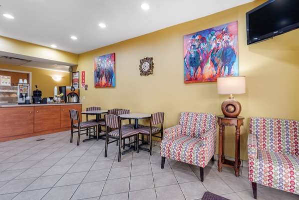  - Econo Lodge Airport Louisville