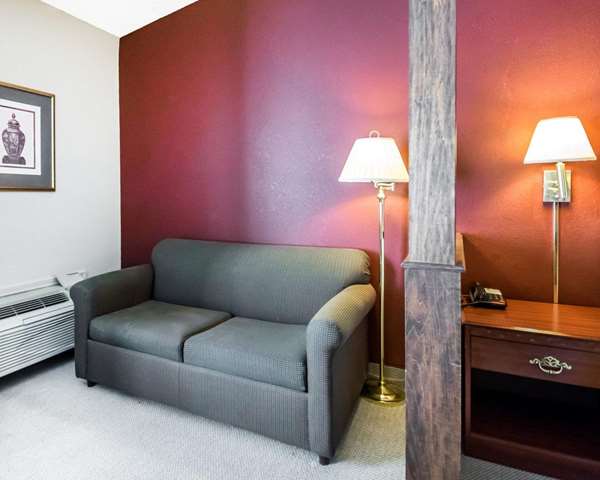  - Quality Inn & Suites Elizabethtown - I-65, Exit 94