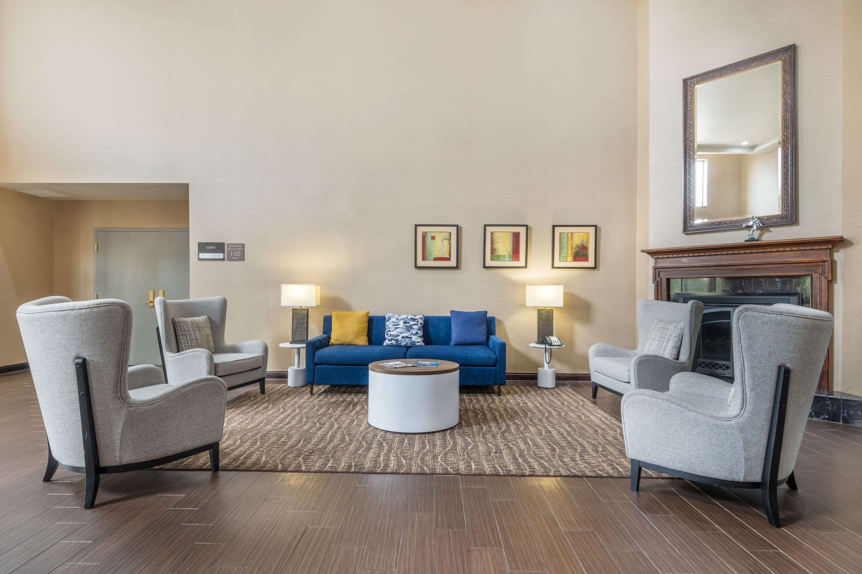Lobby with sitting area | Comfort Suites Louisville Airport