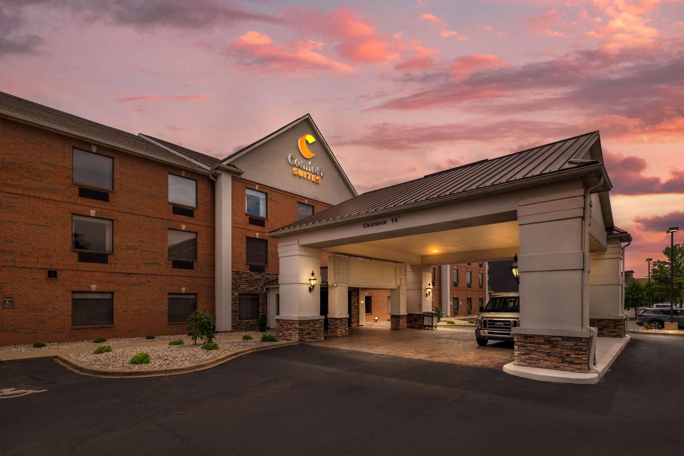 Hotel exterior | Comfort Suites Louisville Airport