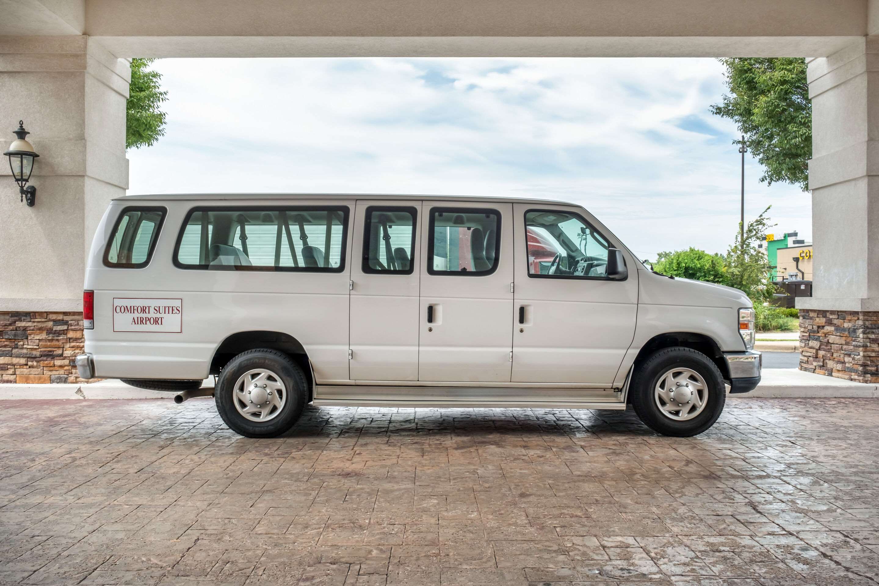 Hotel shuttle | Comfort Suites Louisville Airport