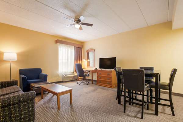 Suite - Quality Inn & Suites Erlanger - I-275, Exit 2