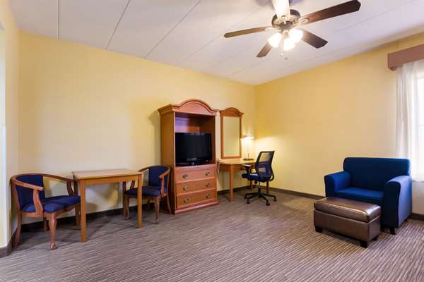 Suite - Quality Inn & Suites Erlanger - I-275, Exit 2