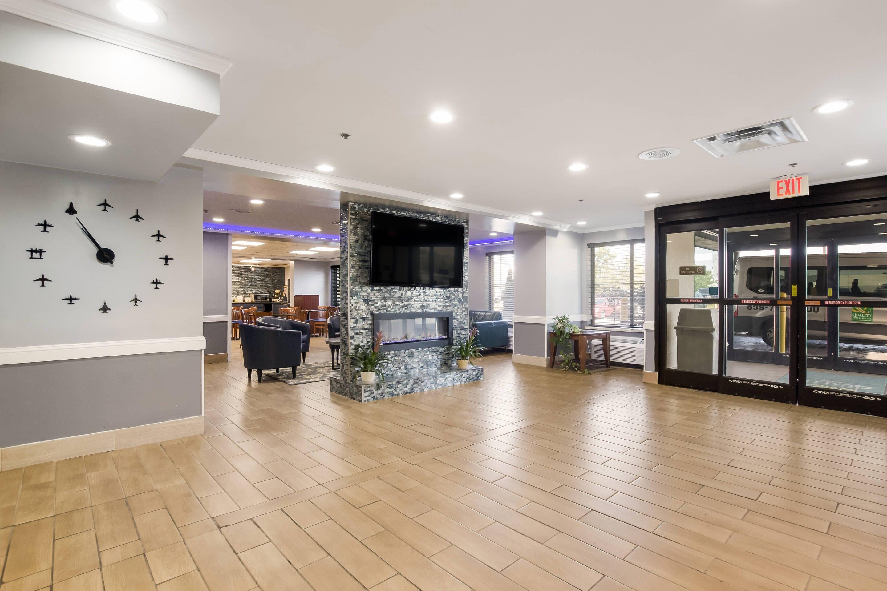 Hotel lobby | Quality Inn & Suites CVG Airport