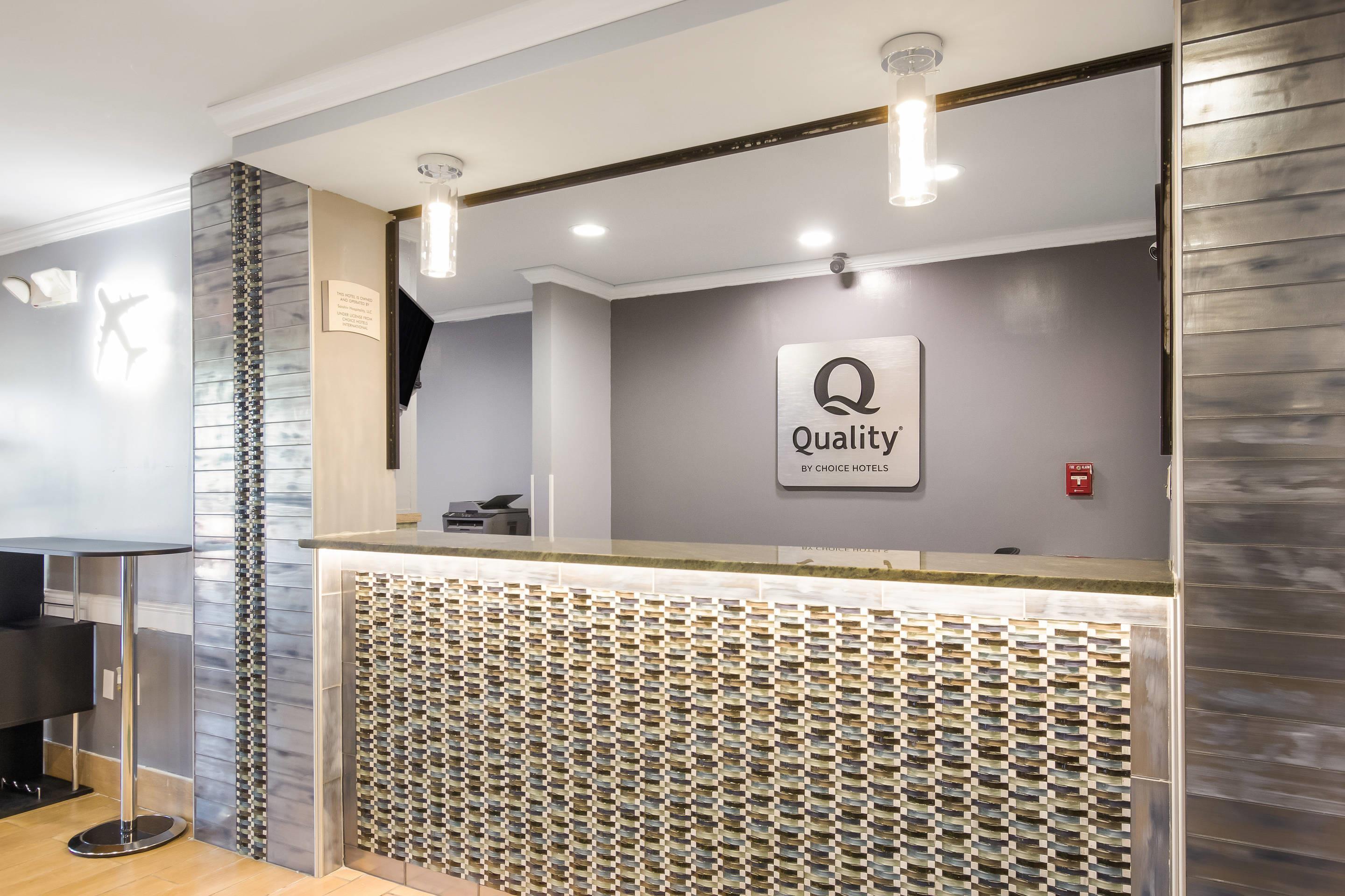 Front desk | Quality Inn & Suites CVG Airport
