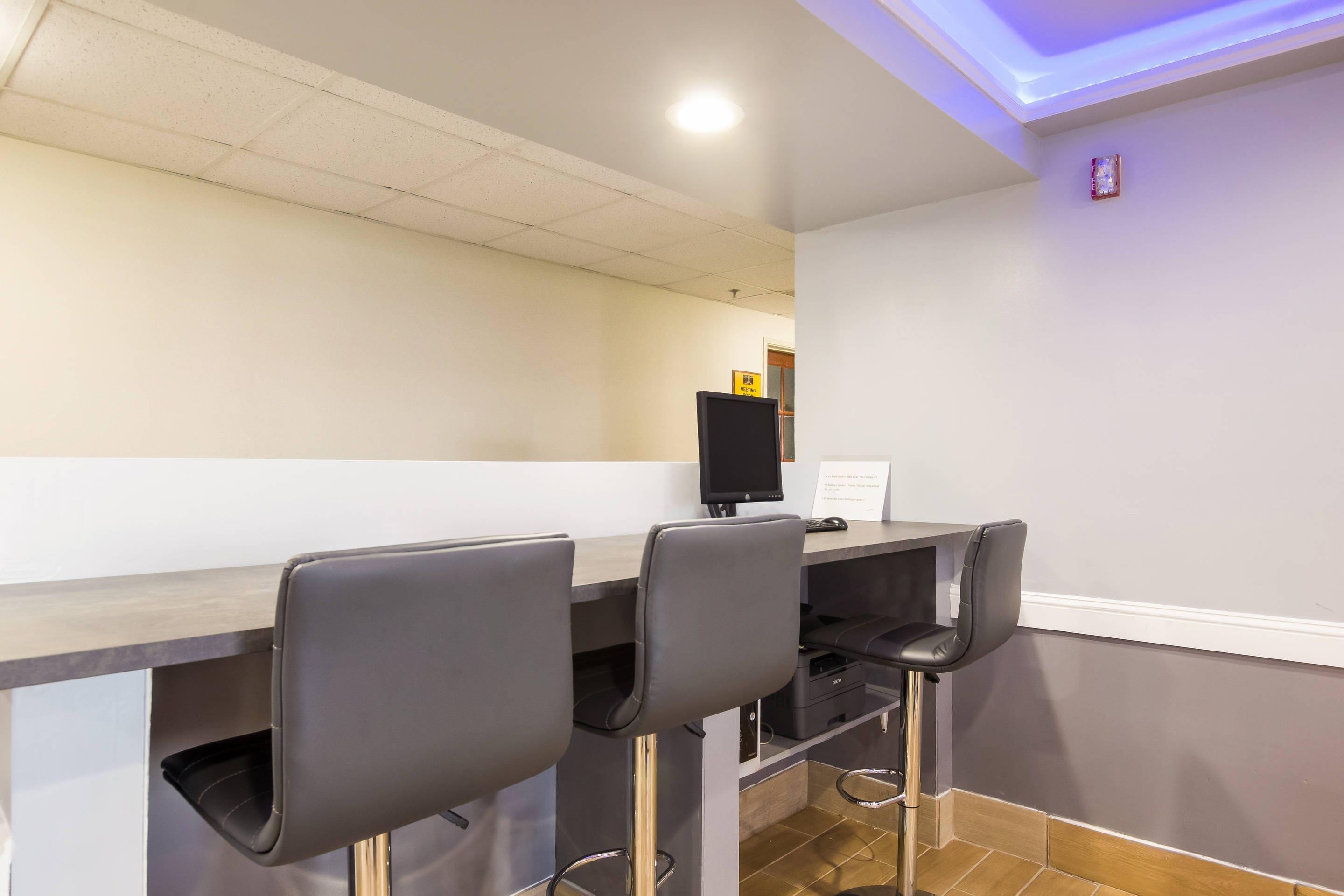 Business center | Quality Inn & Suites CVG Airport