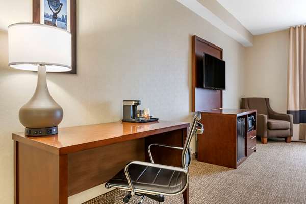 Suite - Comfort Inn Shively - I-264, Exit 8